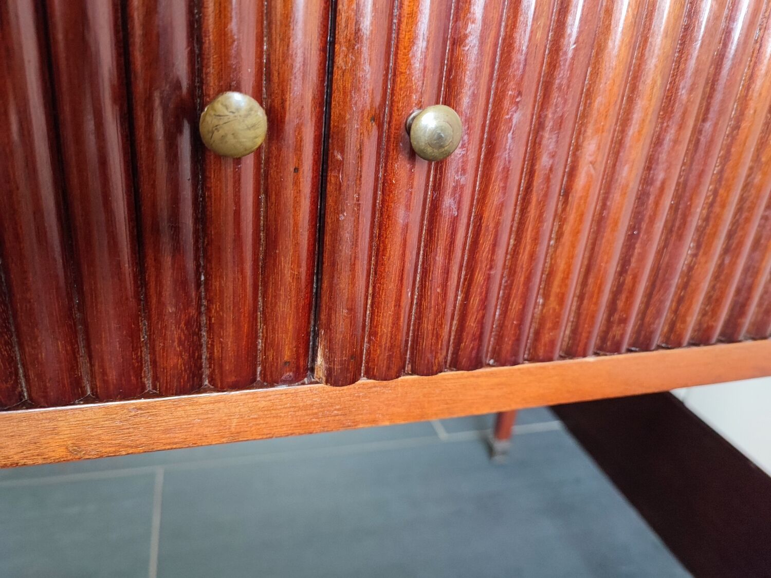 Coiffeuse avec miroir et revêtement cuir