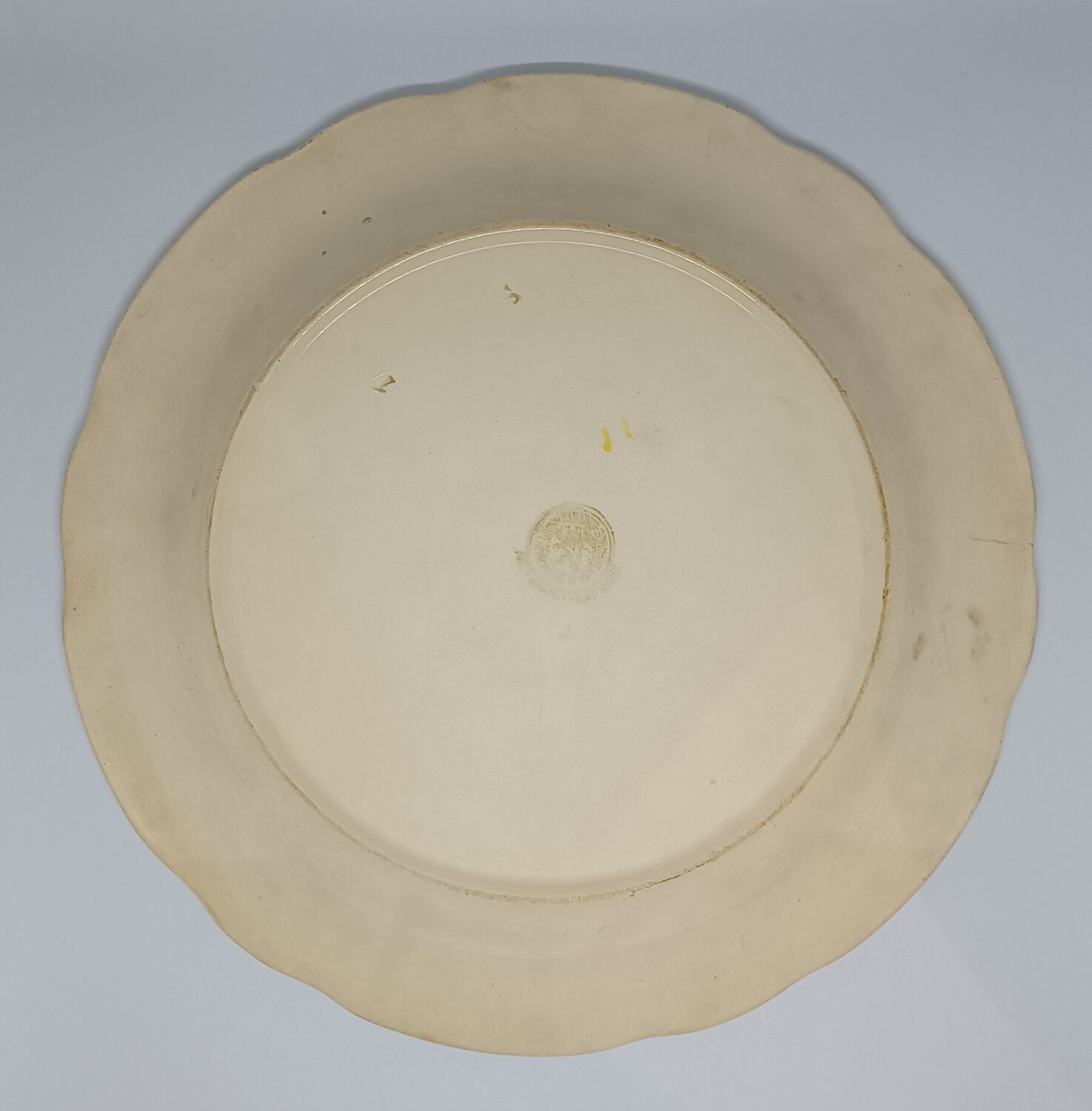 Round iron earth dish