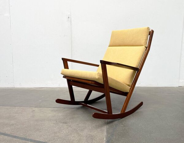 Ensemble de fauteuil à bascule danois du milieu du siècle avec repose-pieds par Poul Volther pour Frem Røjle, années 1960
