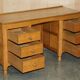 Bureau trépied vintage 1970 de Robert Mouseman Thompson avec plateau adazé