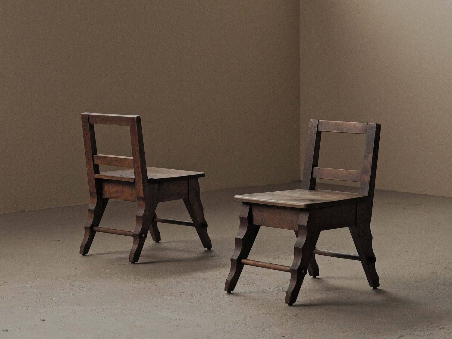 Paire de chaises Modernistes en chêne massif, vers 1940