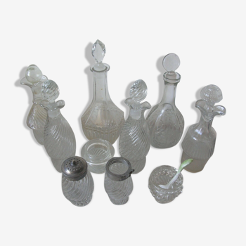 Lot de carafes et flacons diverses en verre