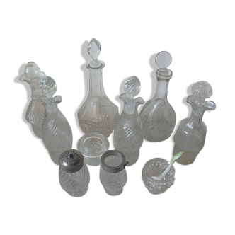 Lot de carafes et flacons diverses en verre