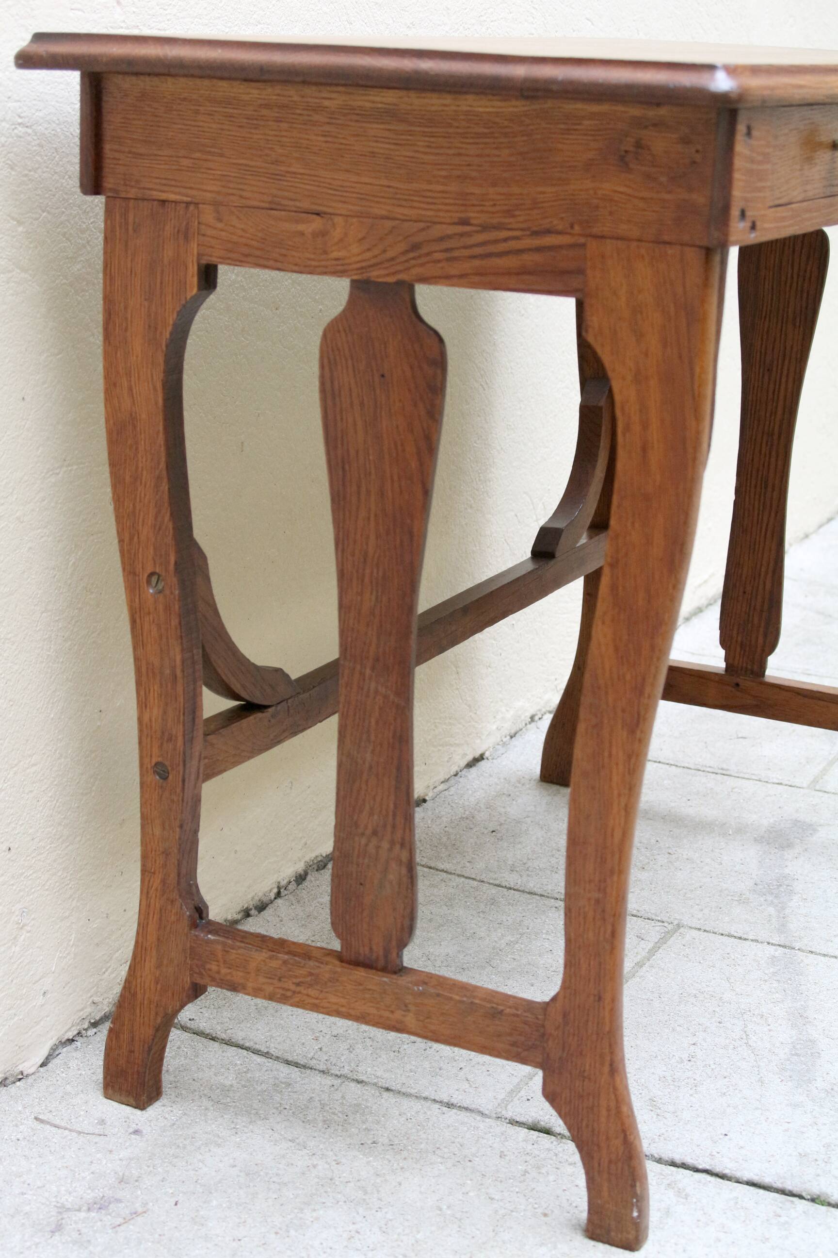Exceptional: 19th century oak serving trolley, comes from the Senate