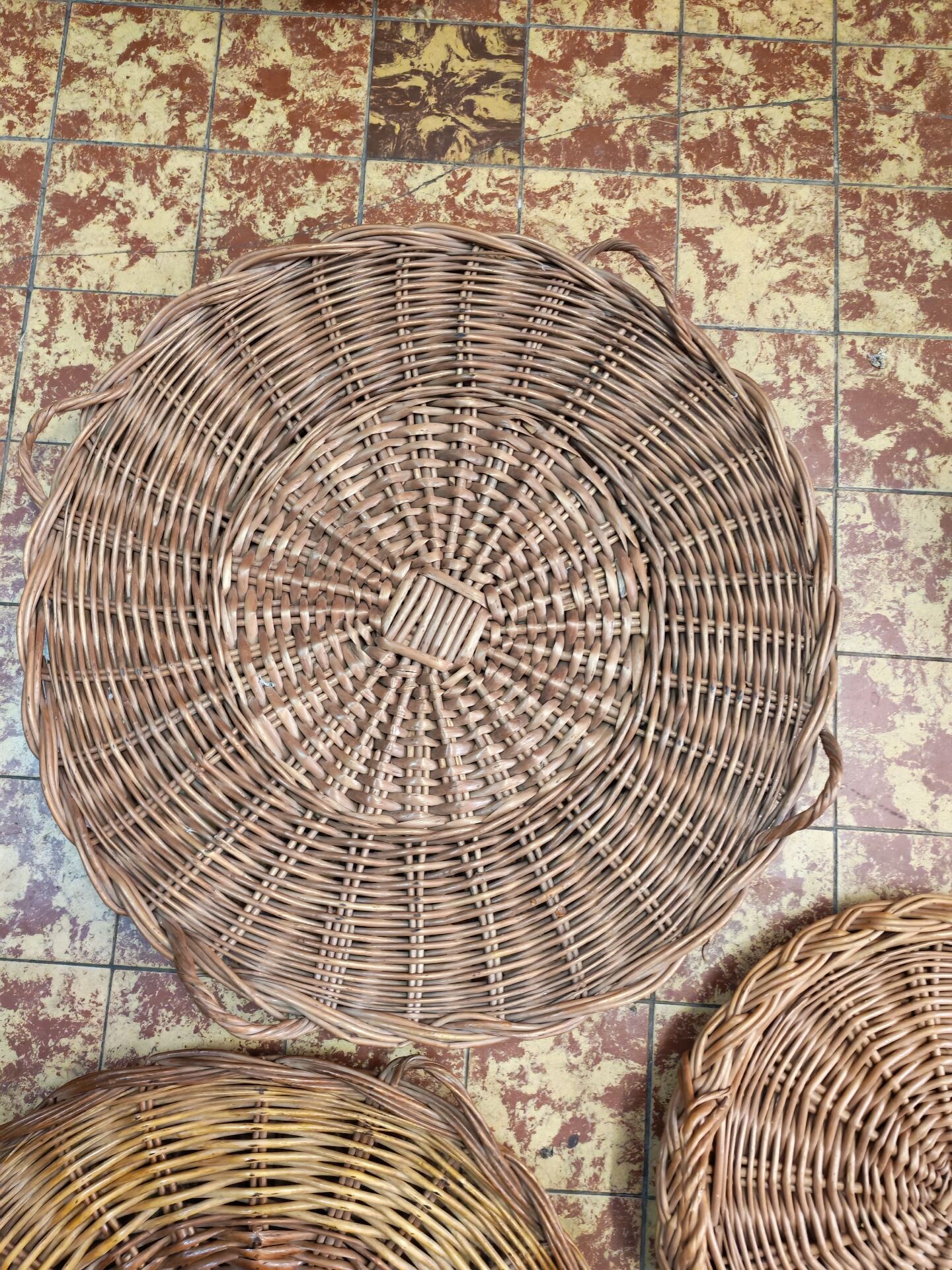 Lot de 4 plateaux en osier vintage