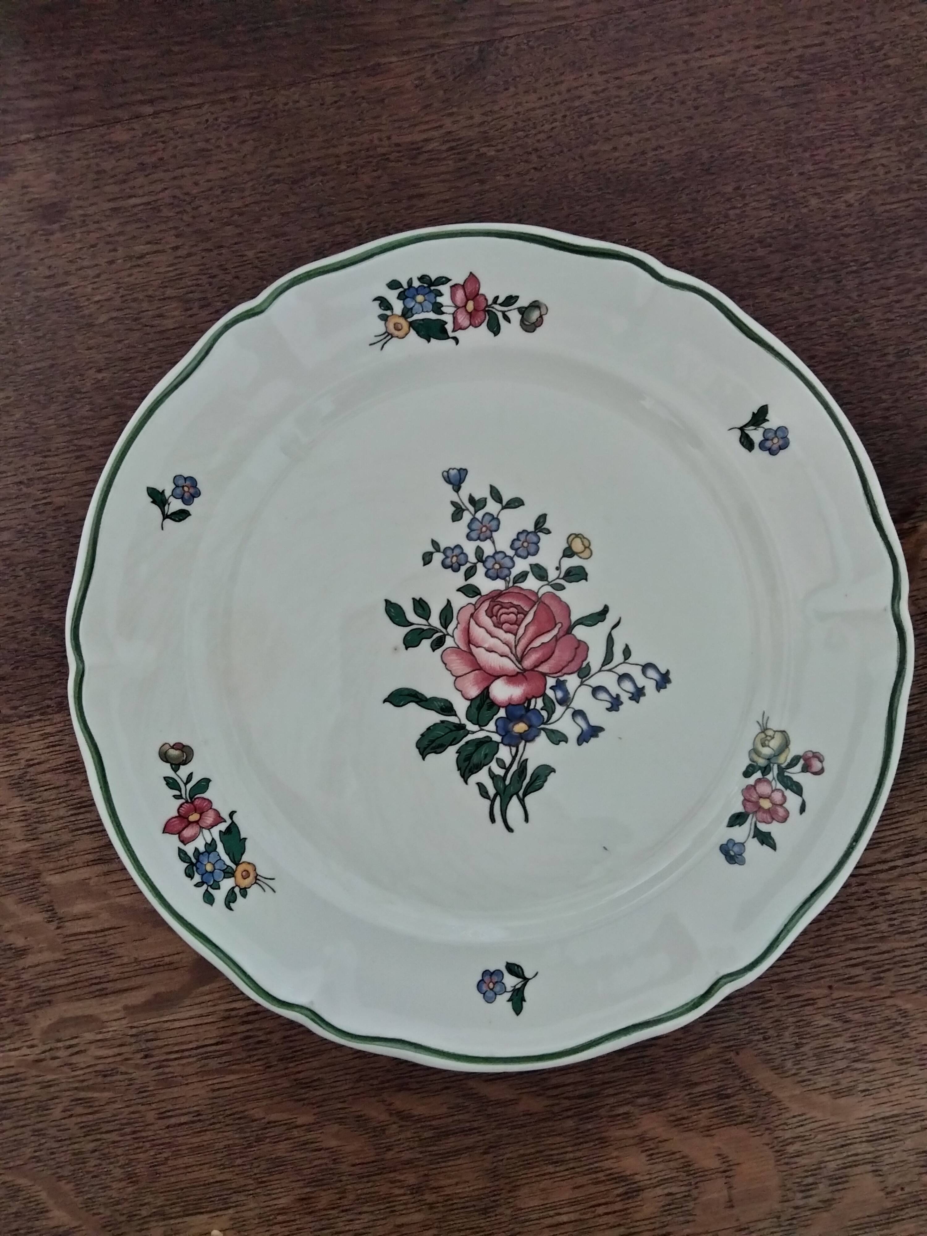 Villeroy & Boch dinner plate, Alt Strasburg model, pink flower