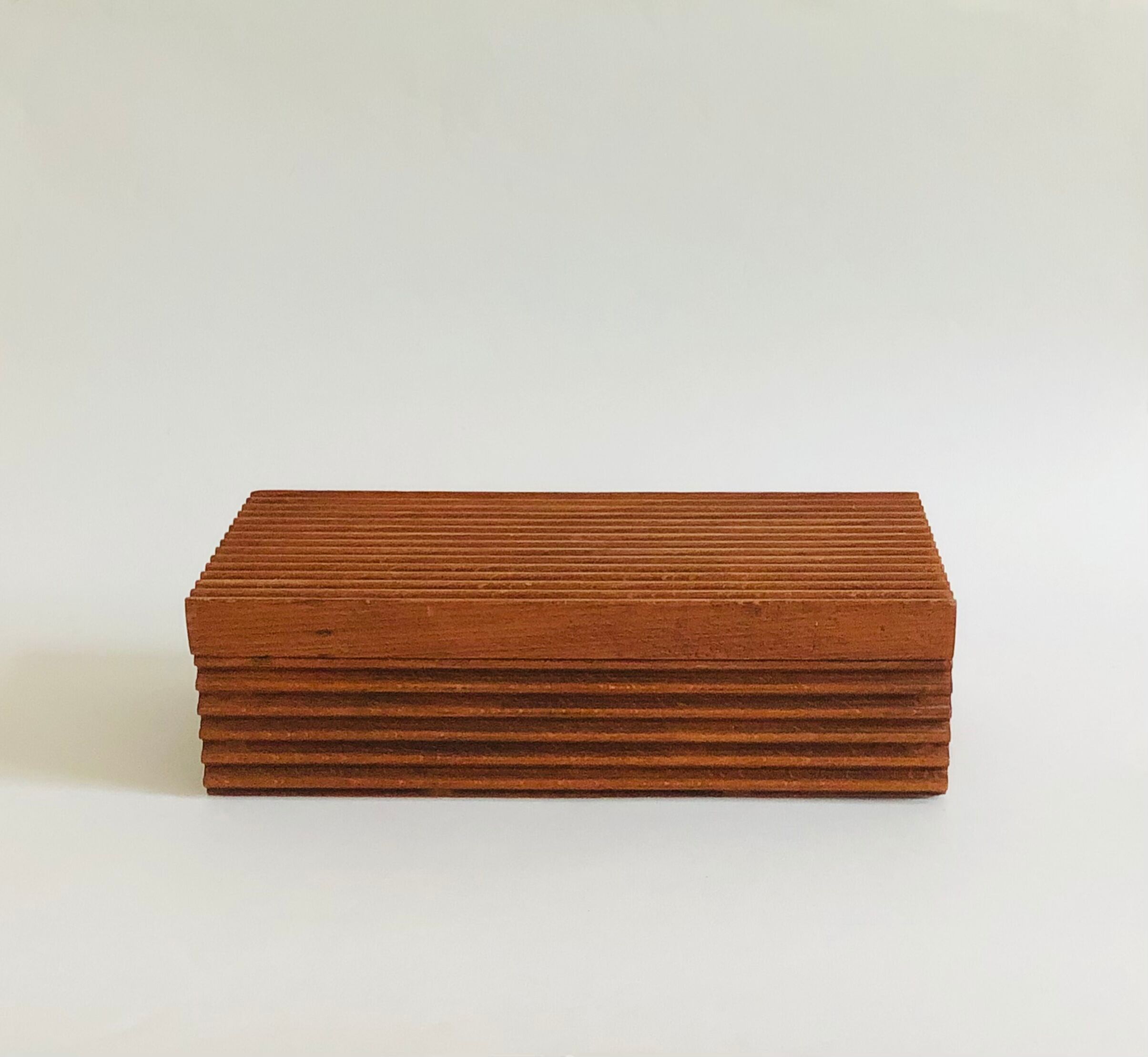 Boîte en bois faite main L25cm