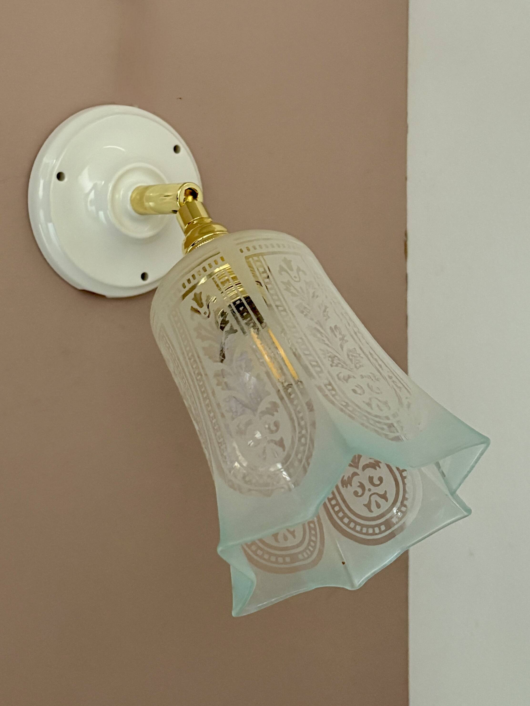 Vintage tulip wall lamp in white and blue frosted glass