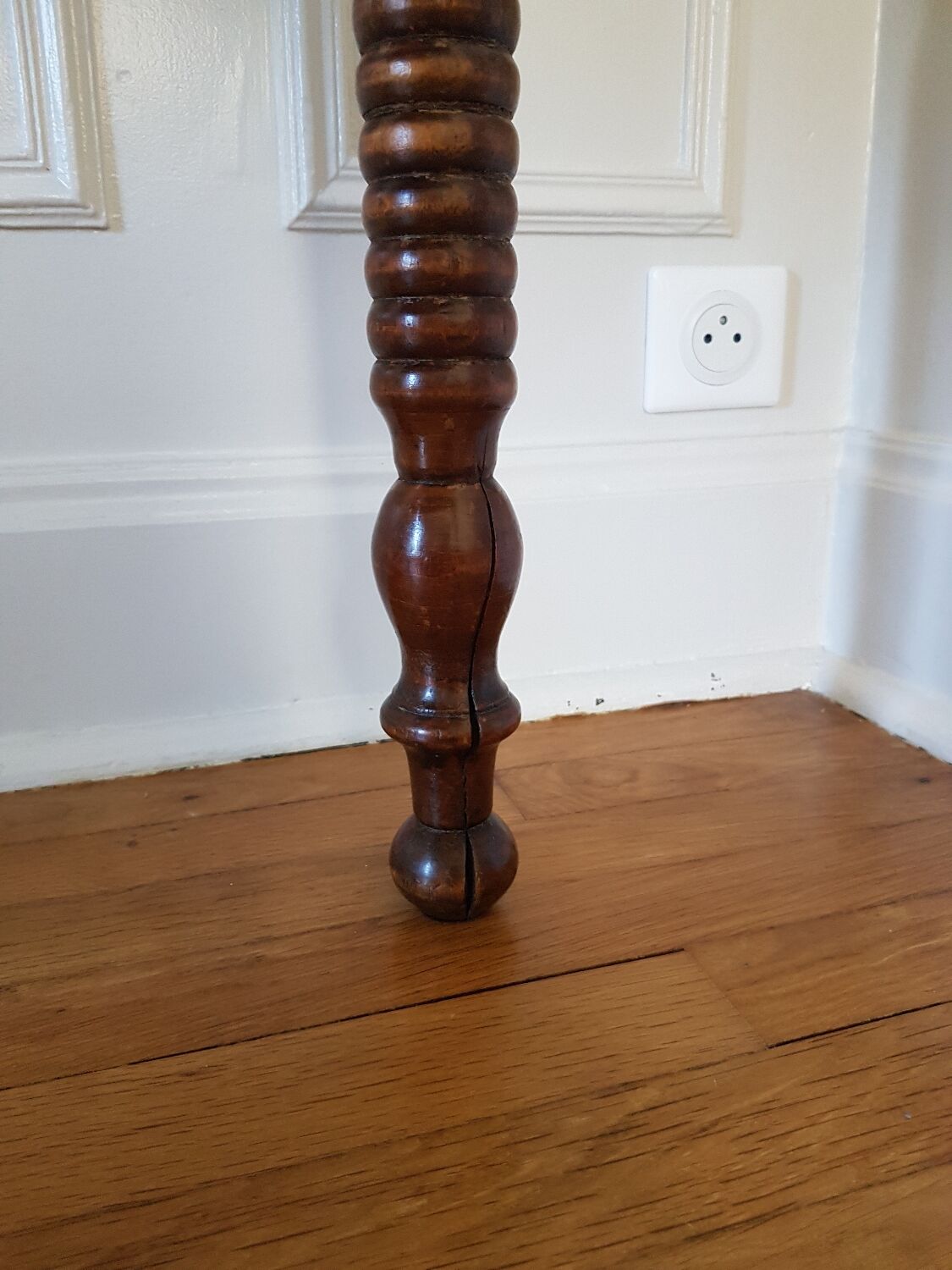 Table with turned legs