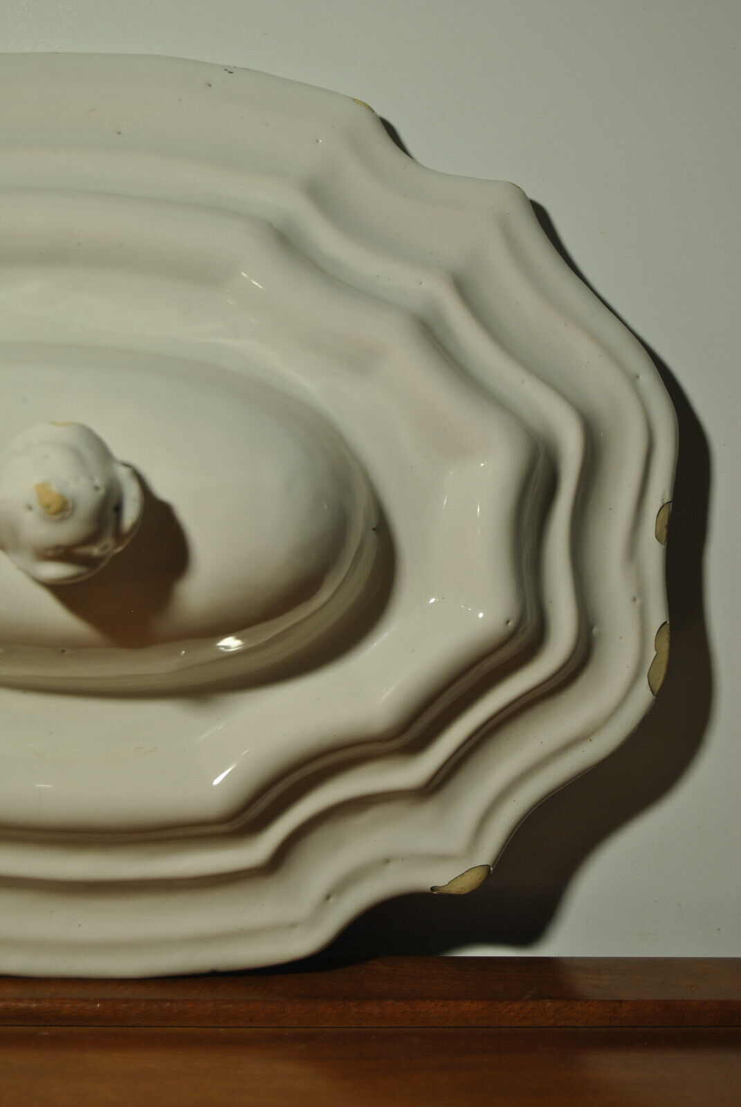 Vegetable soup tureen lid Moustiers 18th century South France