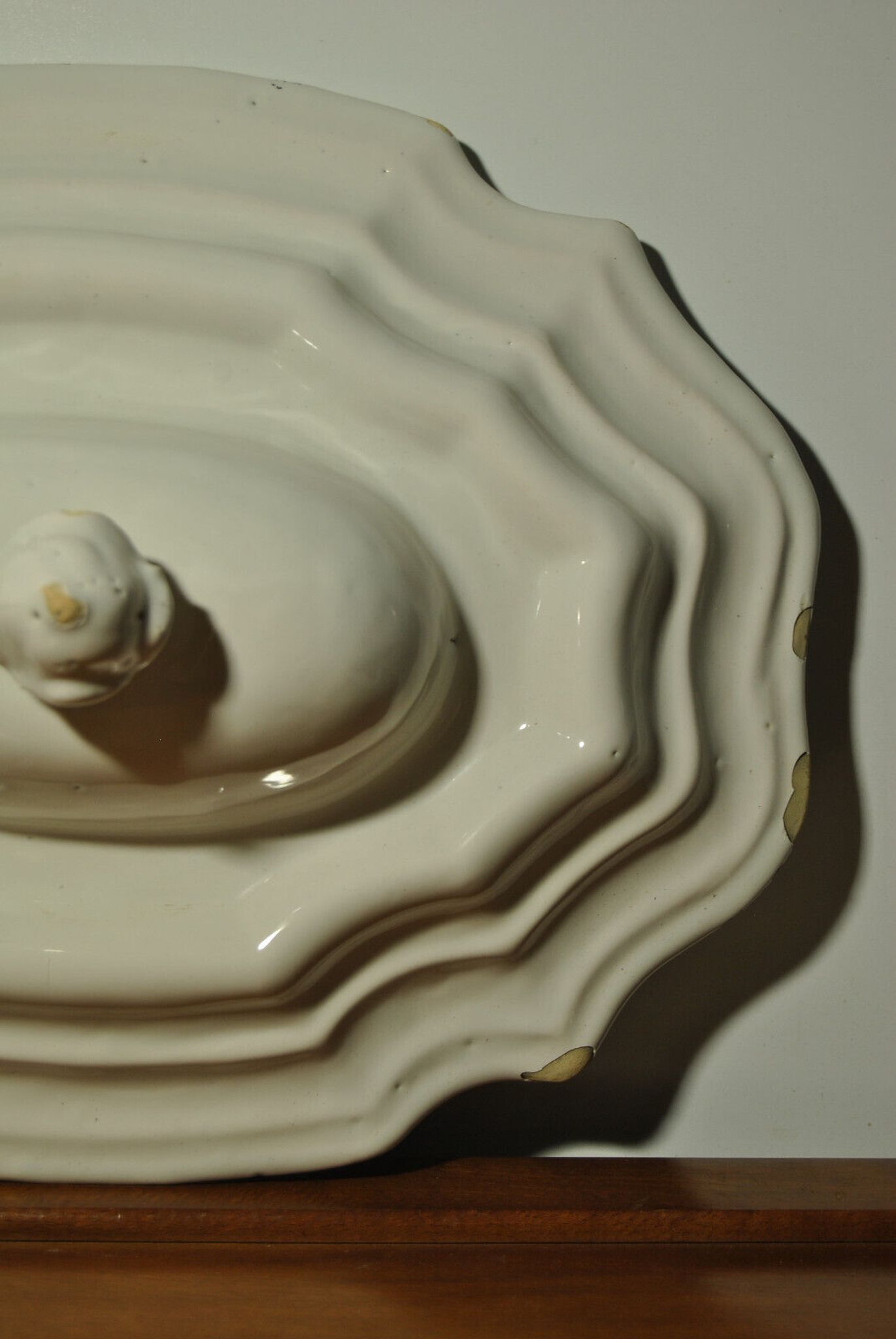 Vegetable soup tureen lid Moustiers 18th century South France