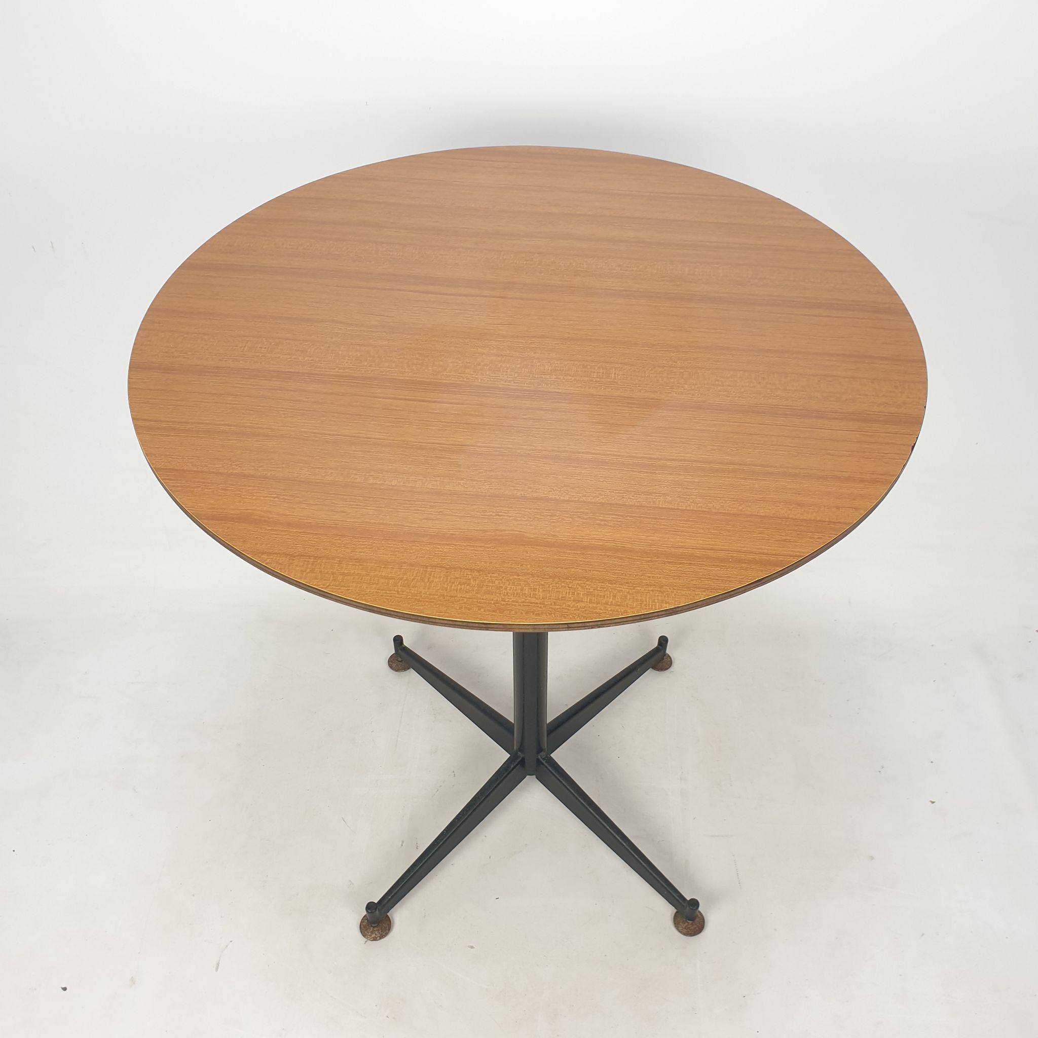 Table à manger ou d’appoint italienne années 1960