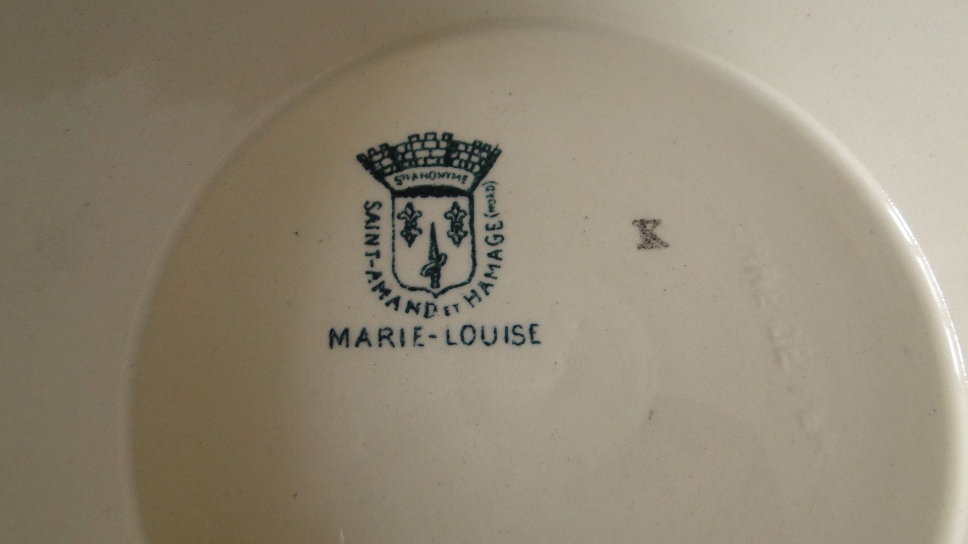 Hollow dish salad bowl iron earth st amand hamage model marie louise