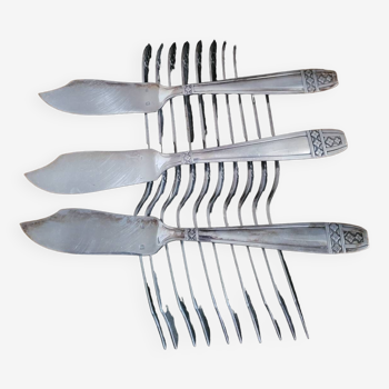 Ensemble de 12 couteaux à poisson en métal argenté