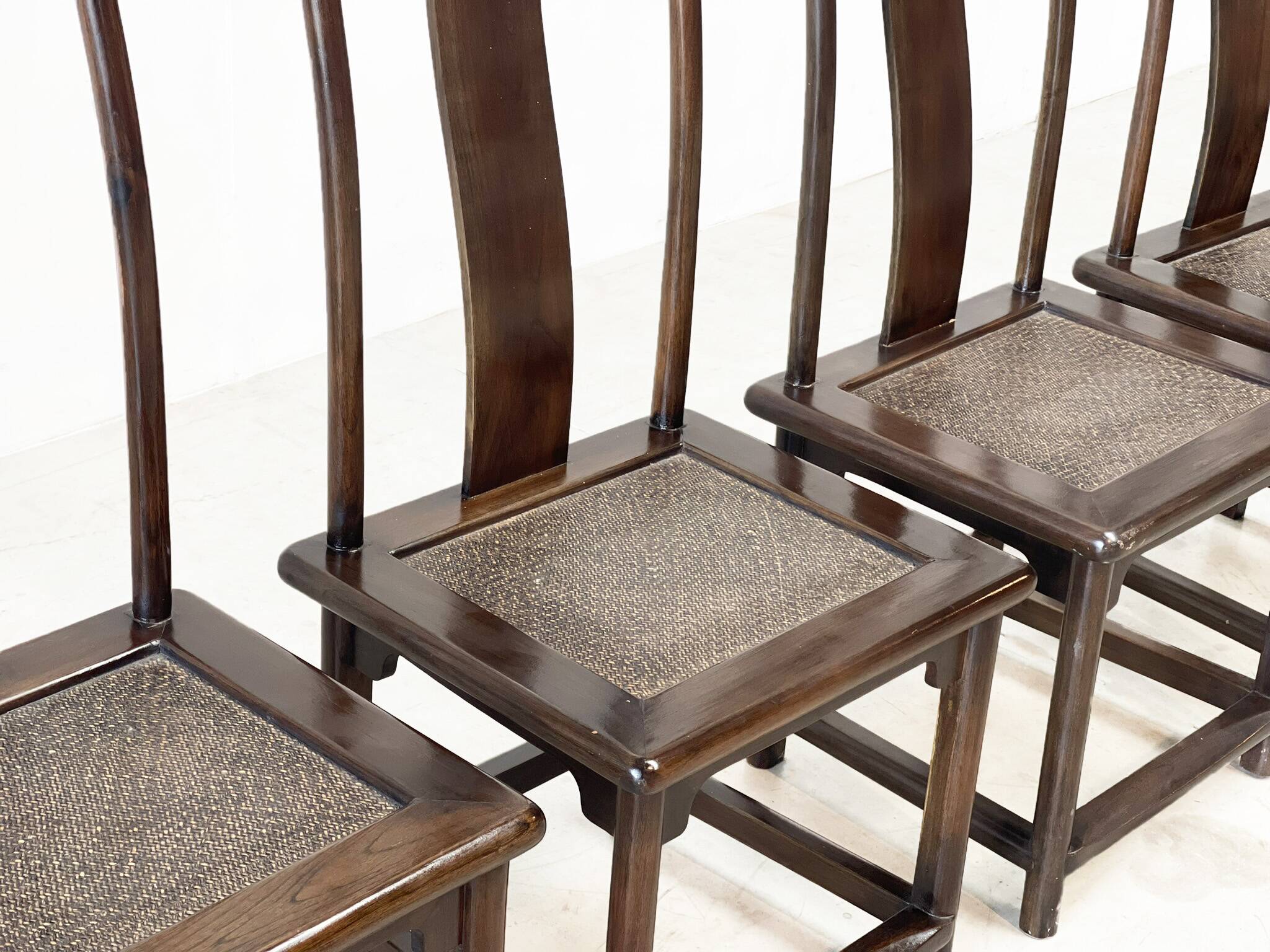 Set of six elegant oak dining chairs