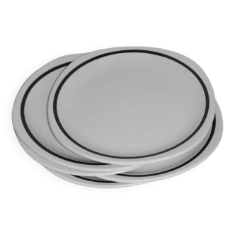 5 black and white square plates