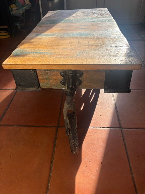 Table basse de style industriel