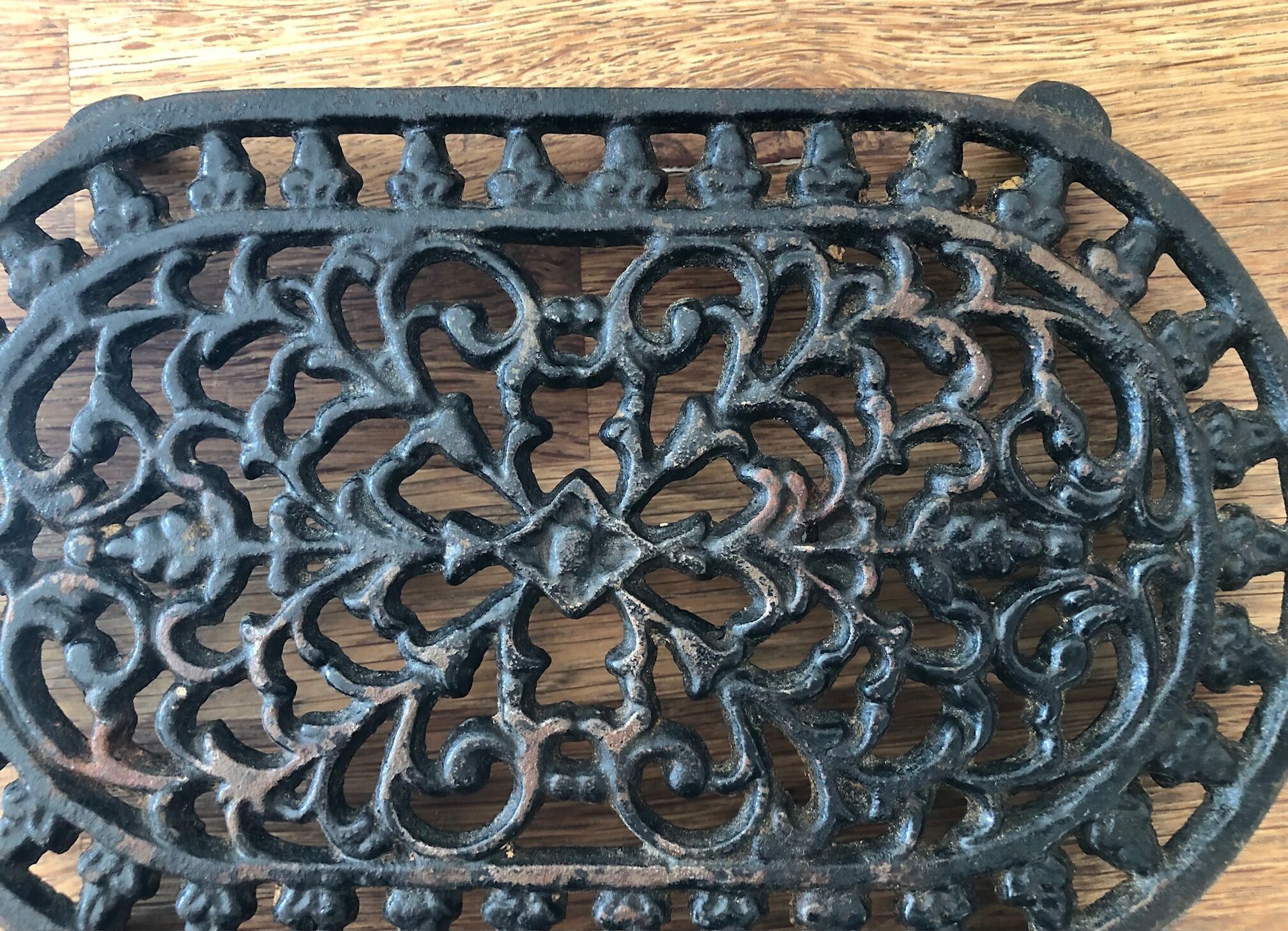 Cast iron trivet, black, PM