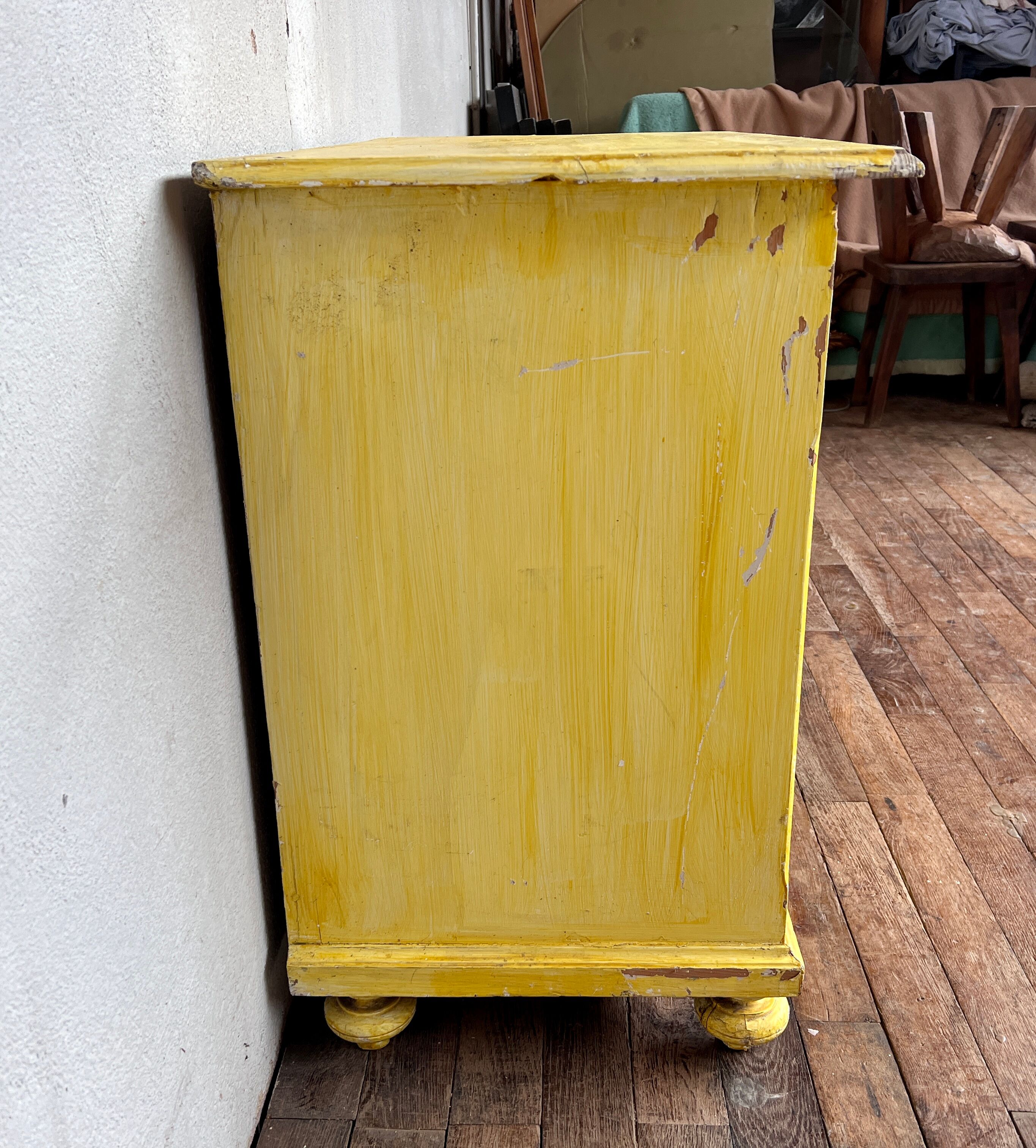 Yellow parisian buffet