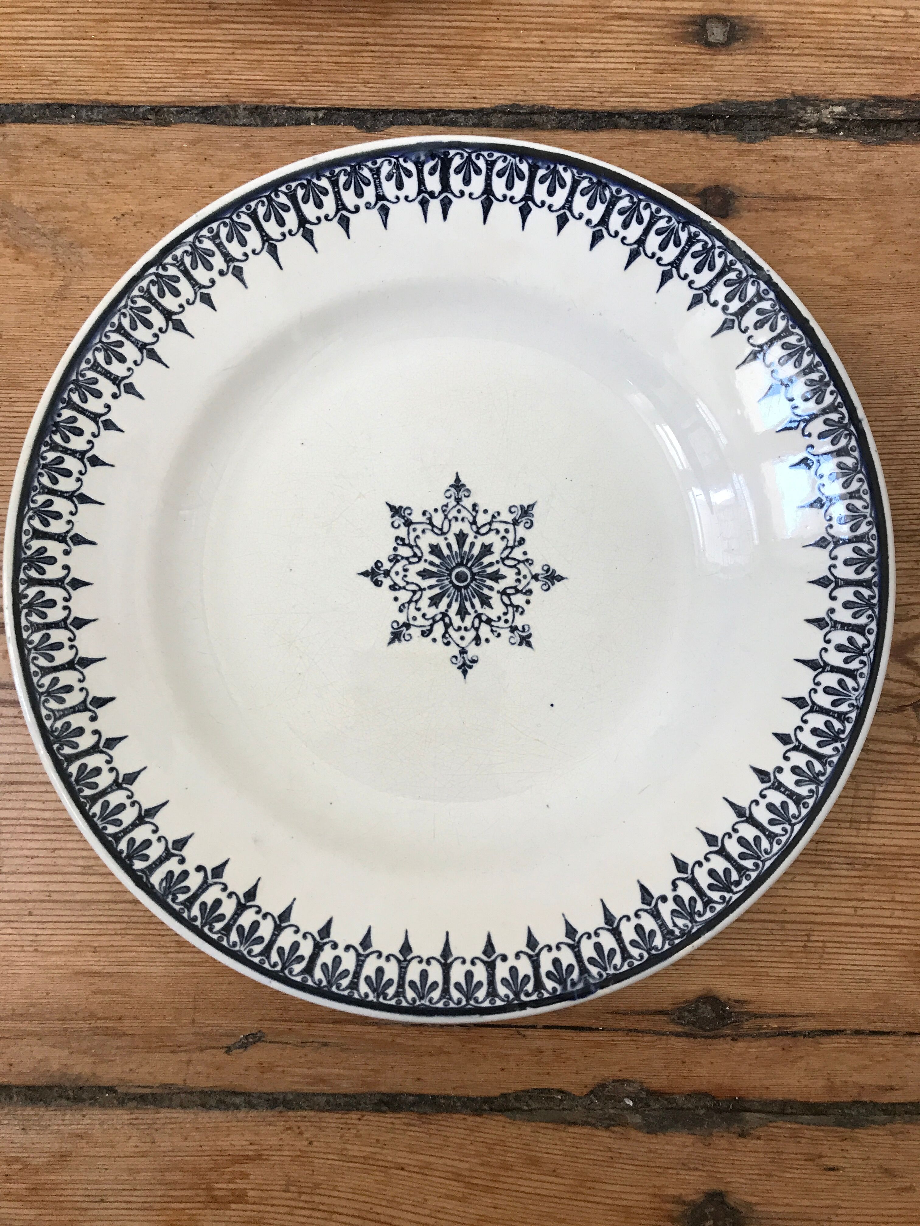 Series of 4 flat plates terre de fer model "primax"