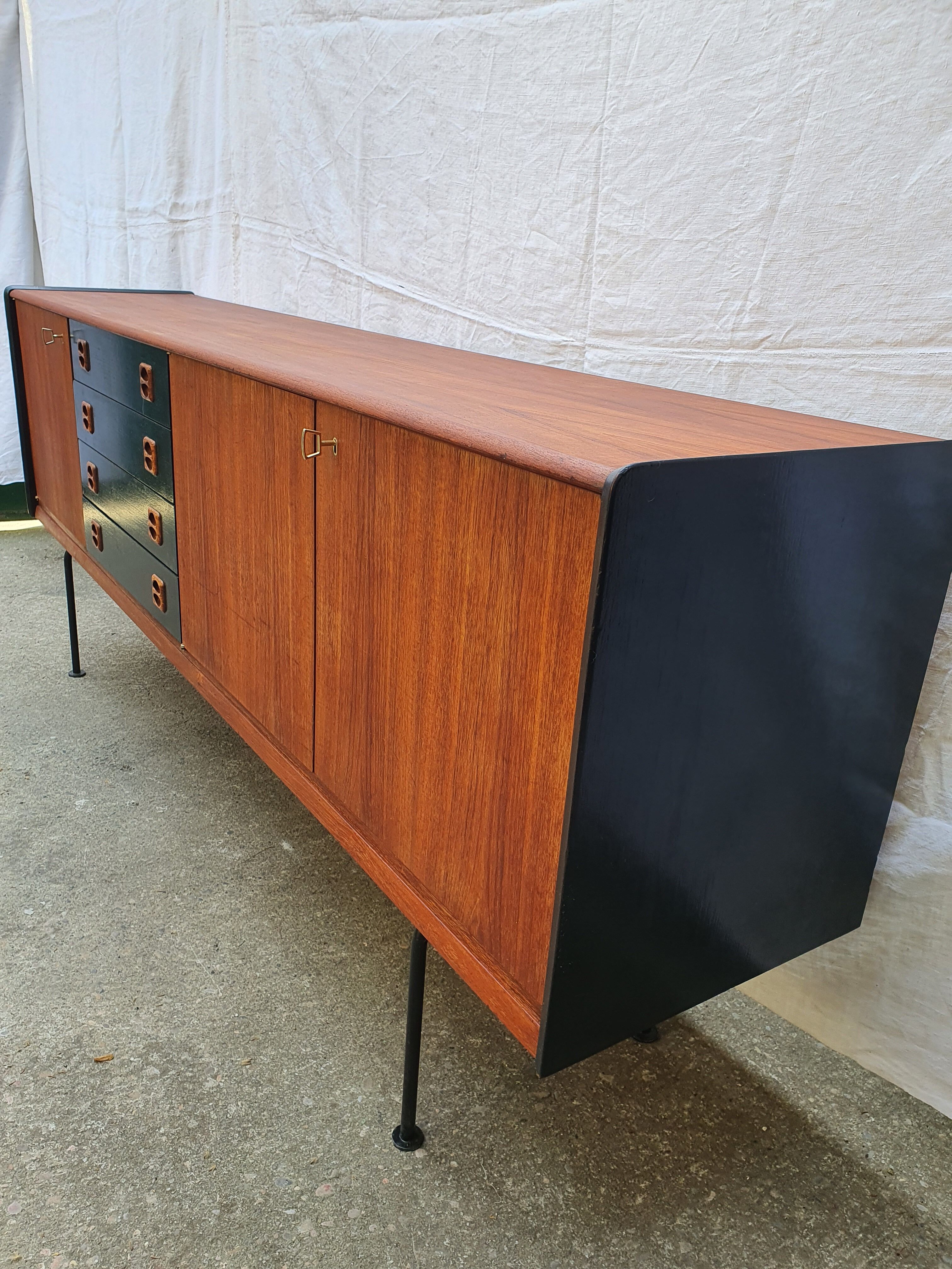 Enfilade Scandinavian style 220 cm teak