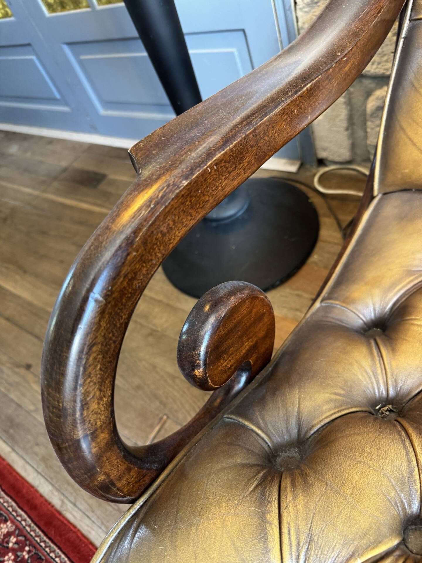Canapé capitonné style Chesterfield