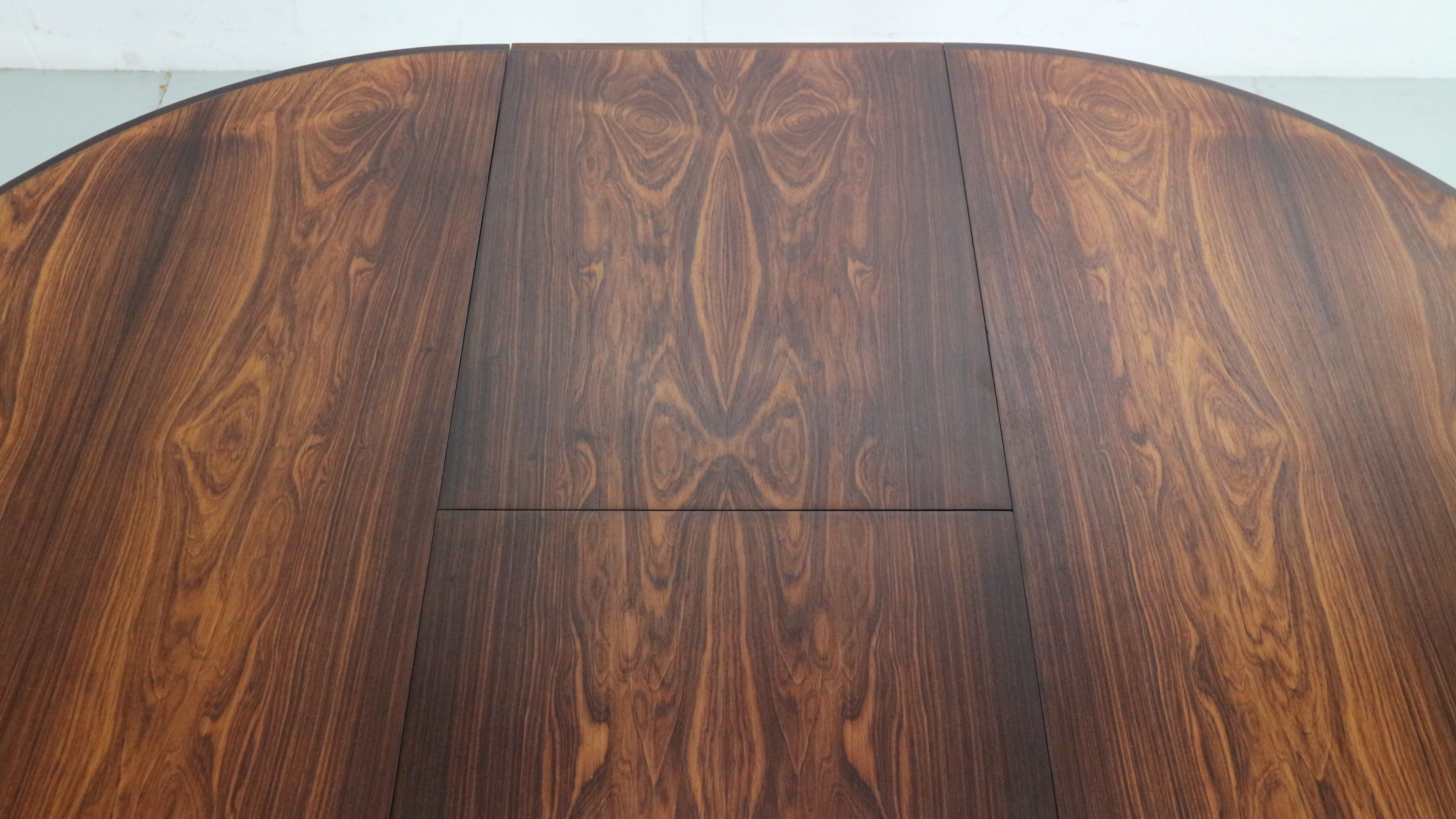 Scandinavian Modern Extendable Oval/Round Dinning Table, 1960, Denmark