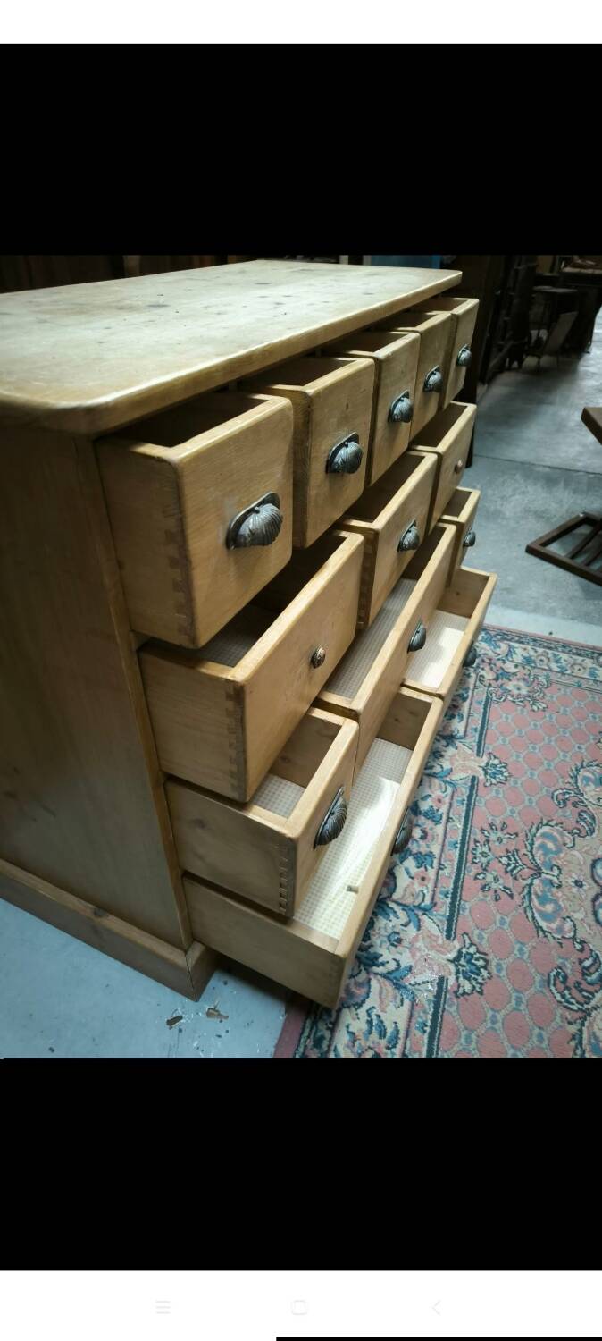 Pine chest of drawers with 13 drawers