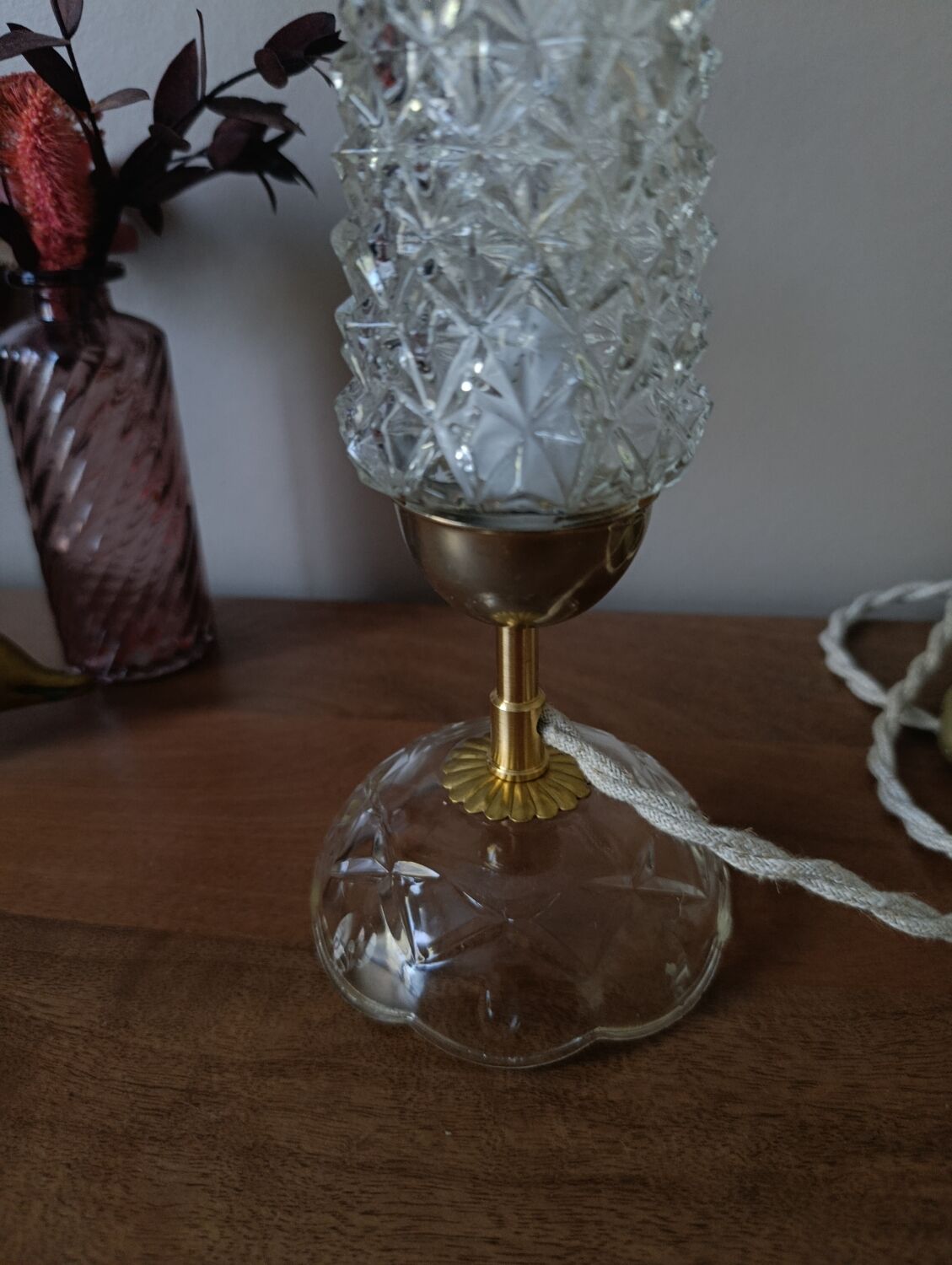 Retro chic bedside lamp with a diamond tip.