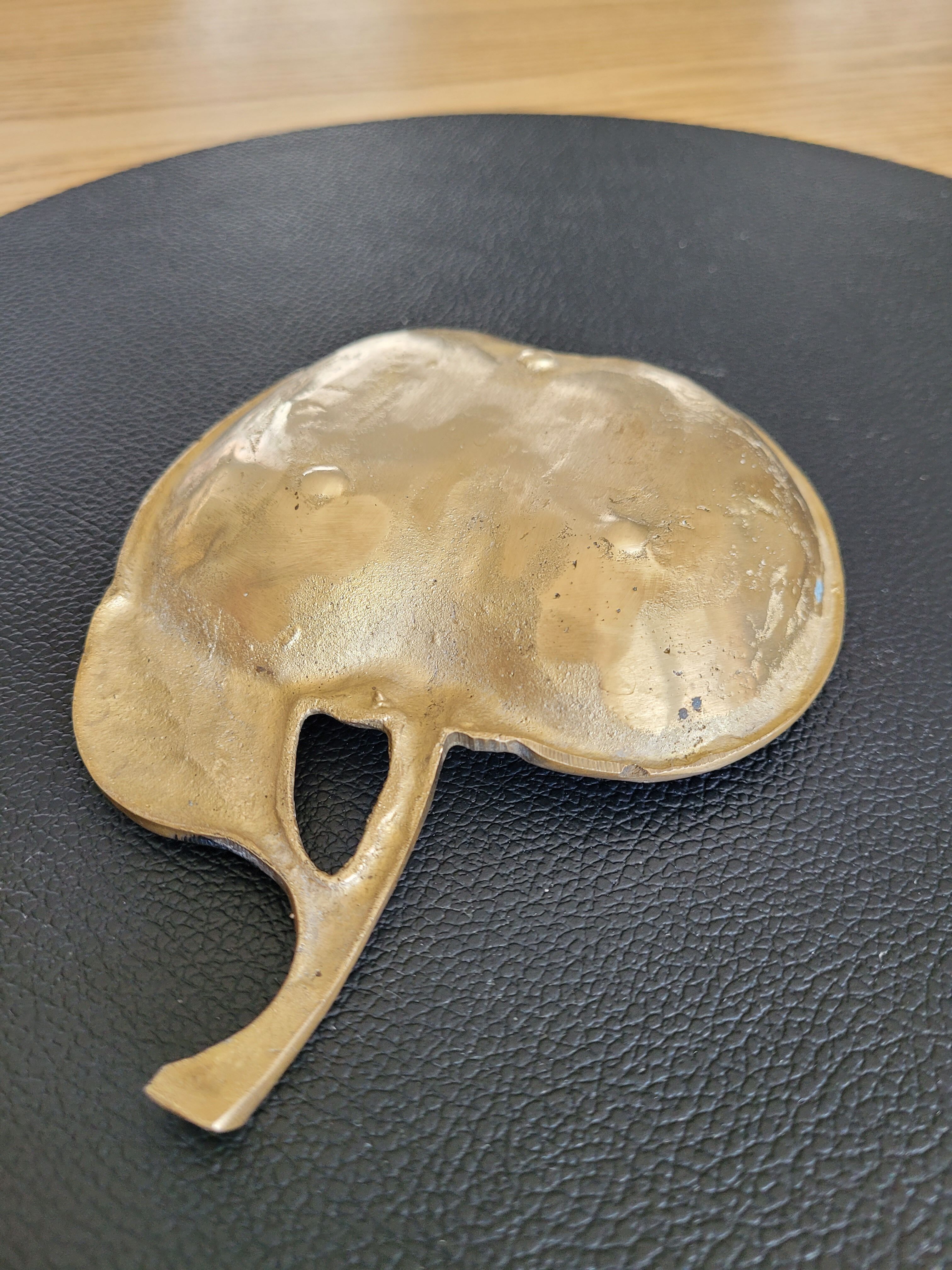 Empty brass pocket - apple