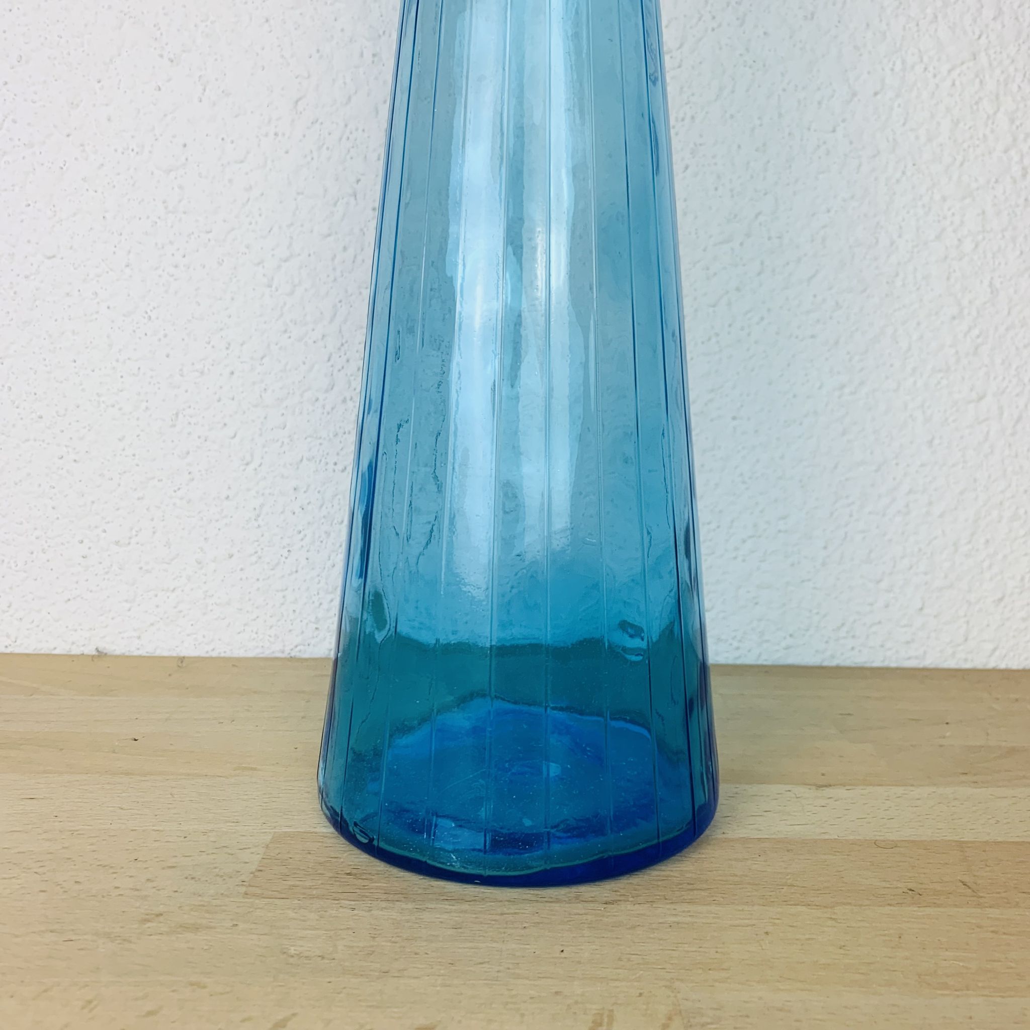 2 Italian Empoli decanters 66 cm mouth-blown glass