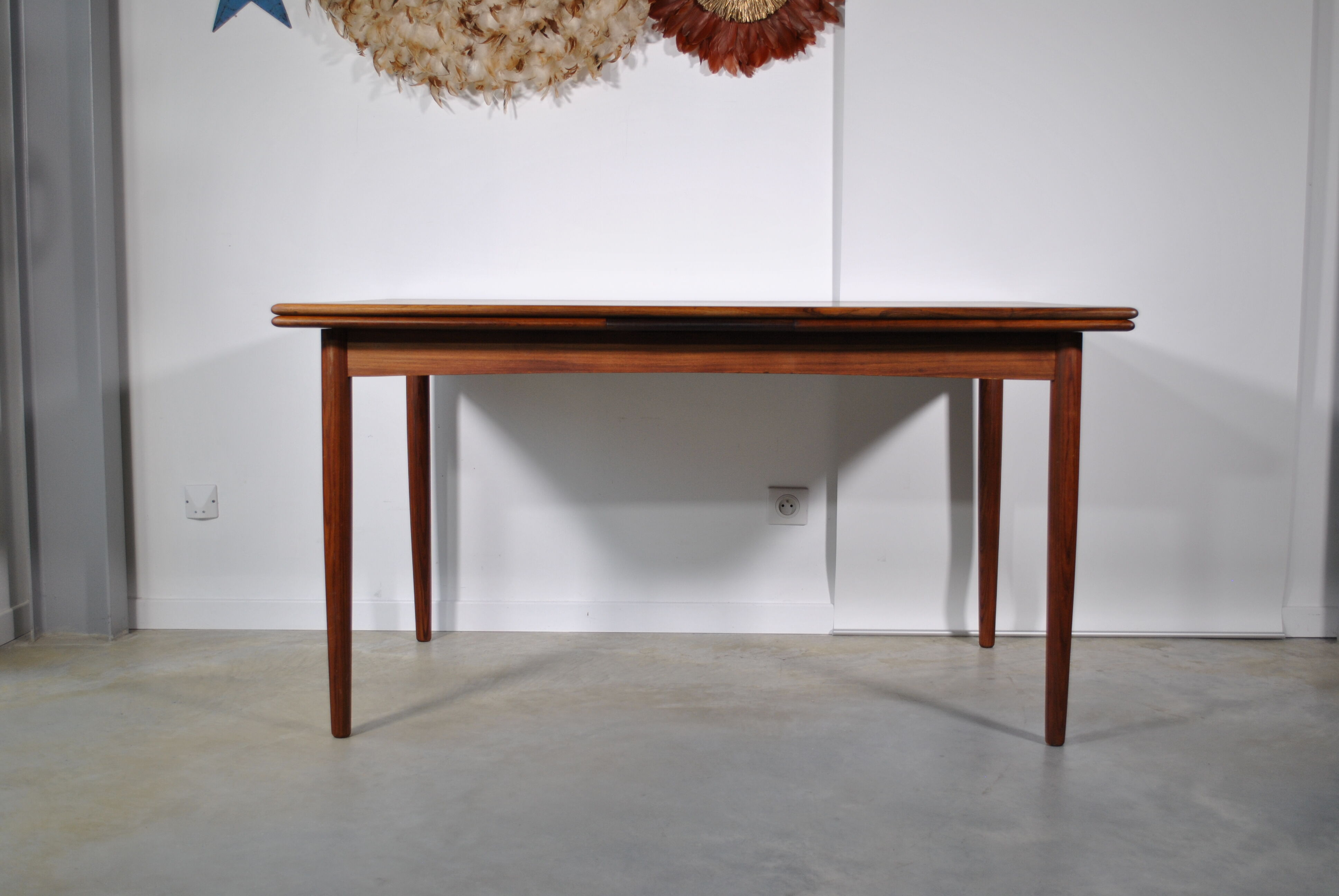 Extendable rosewood dining table year 60