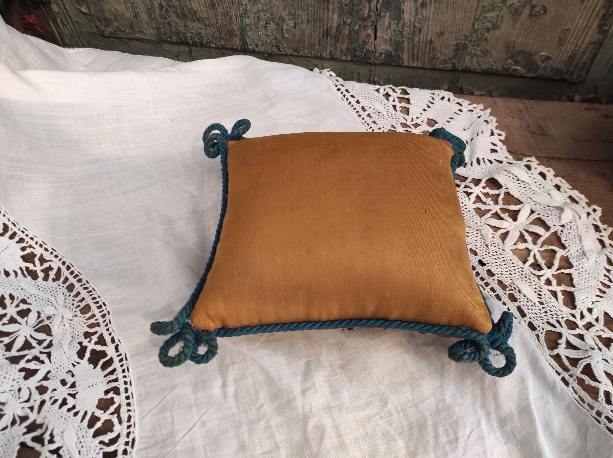 Coussin vintage français fait main