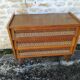Commode vintage en rotin et chêne
