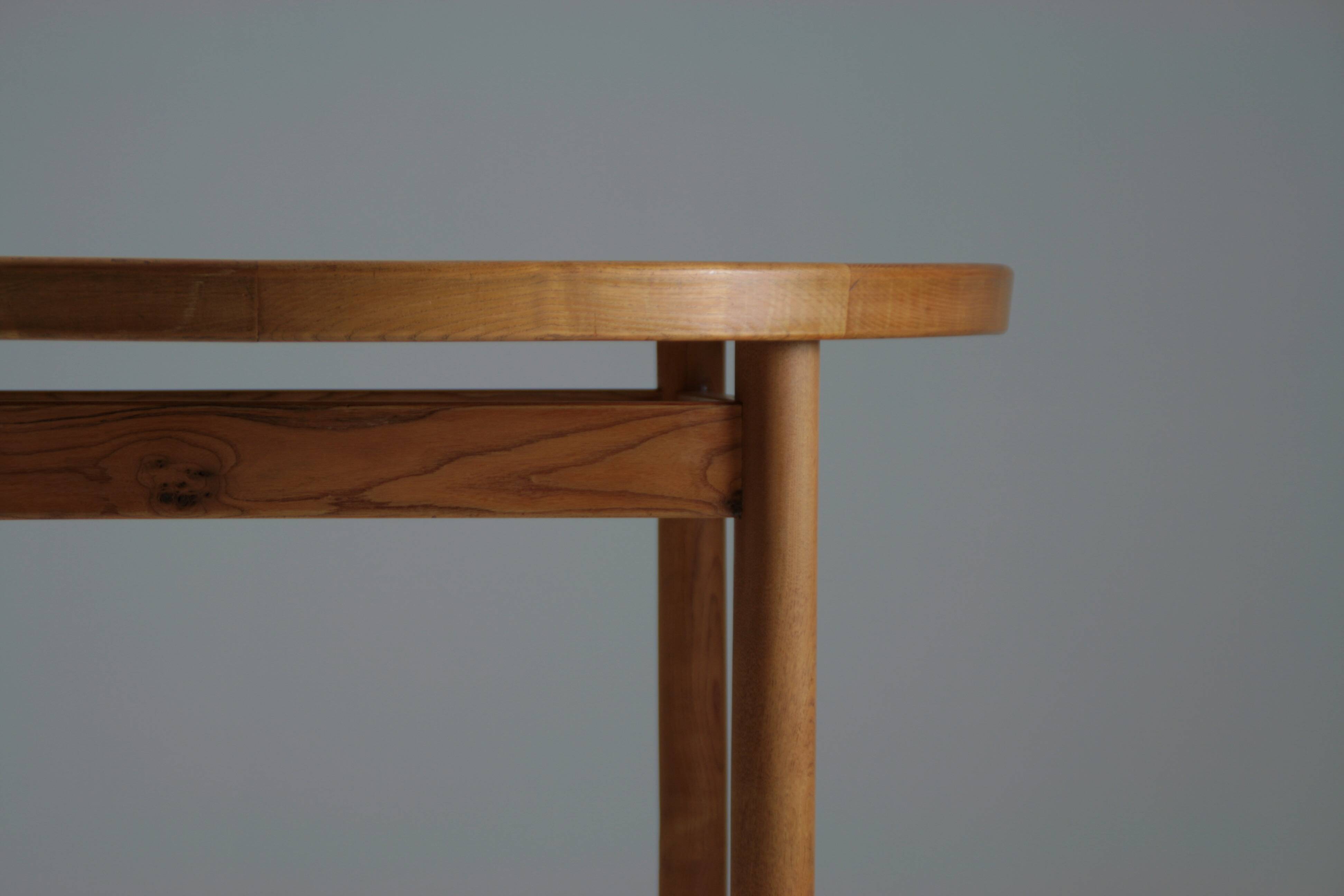 Round table model Dordogne by Robert Sentou, France