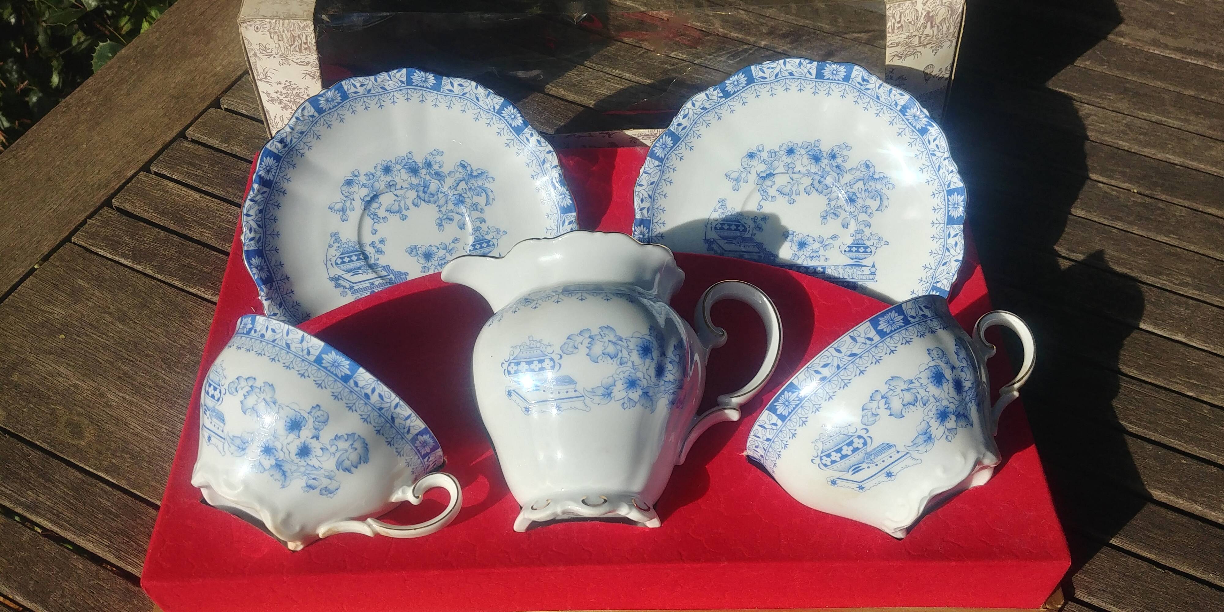 Porcelain tea set from the Seltmann weiden-E-Bavaria factory, new Theresia model