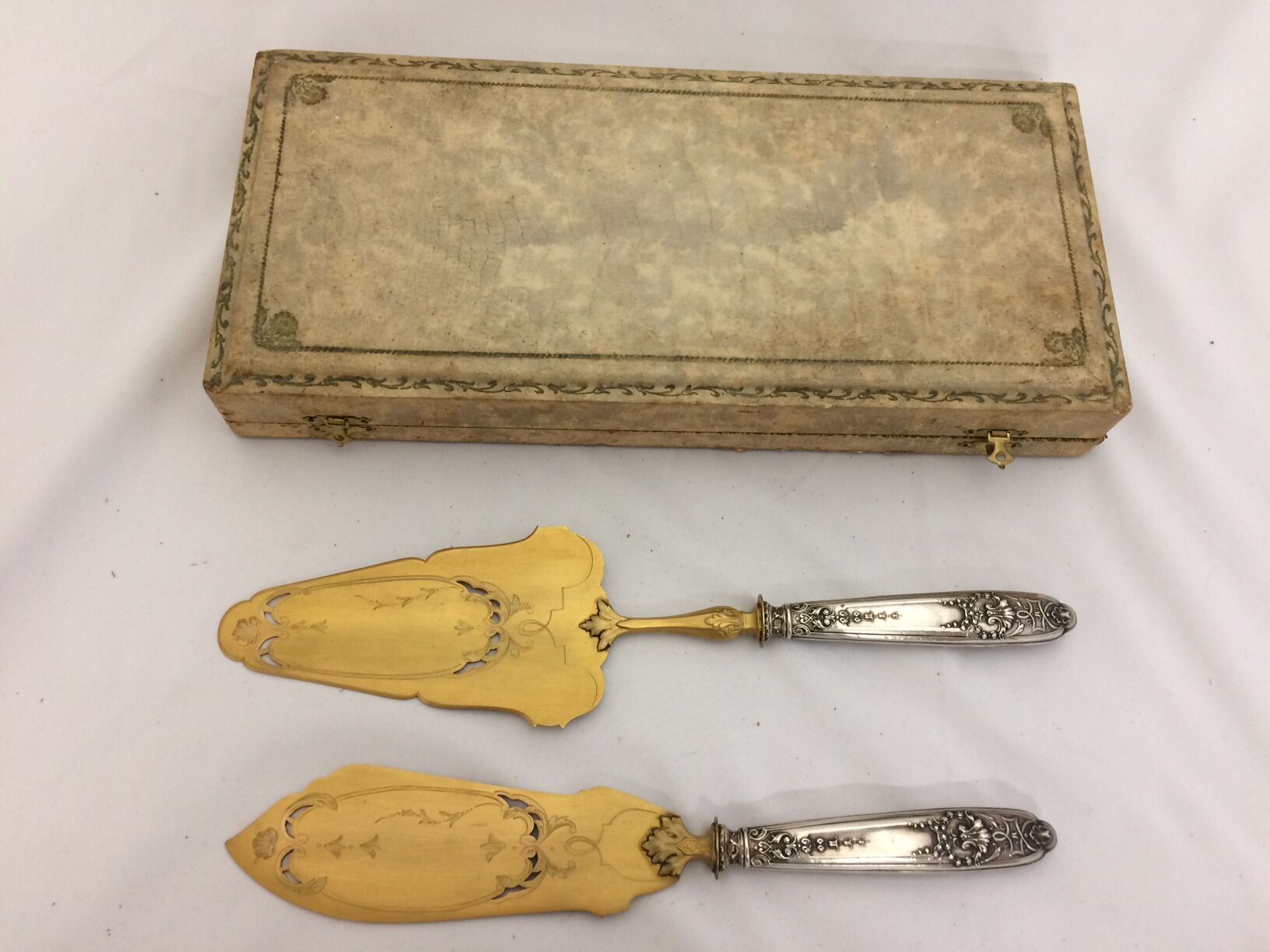 Old cake service cutlery