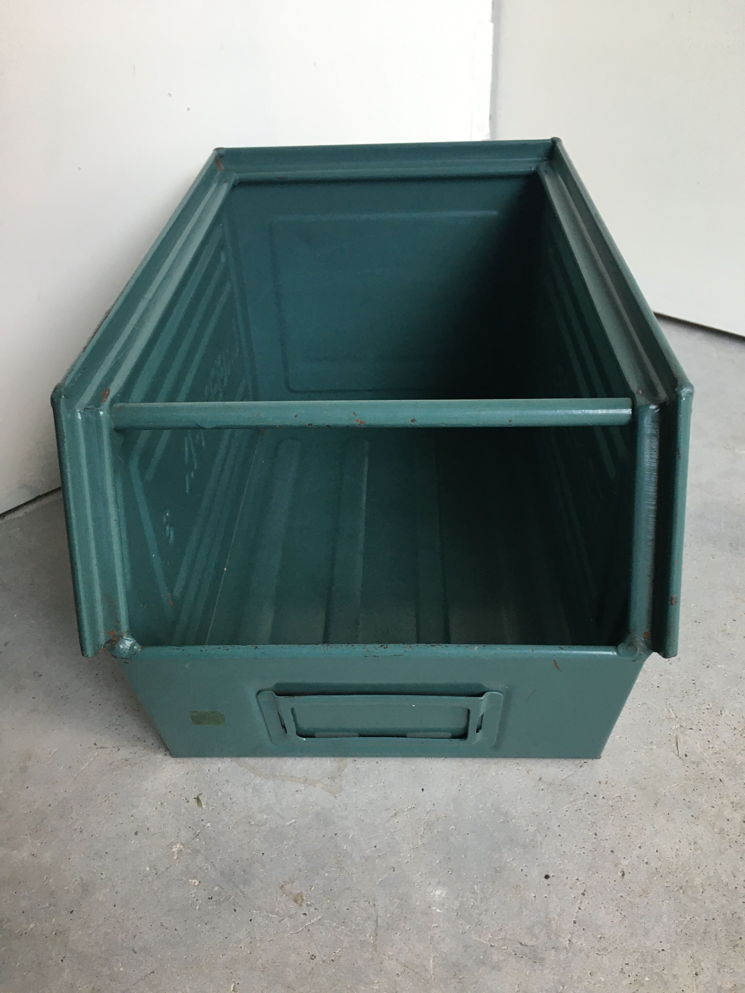 Metal beaked lockers