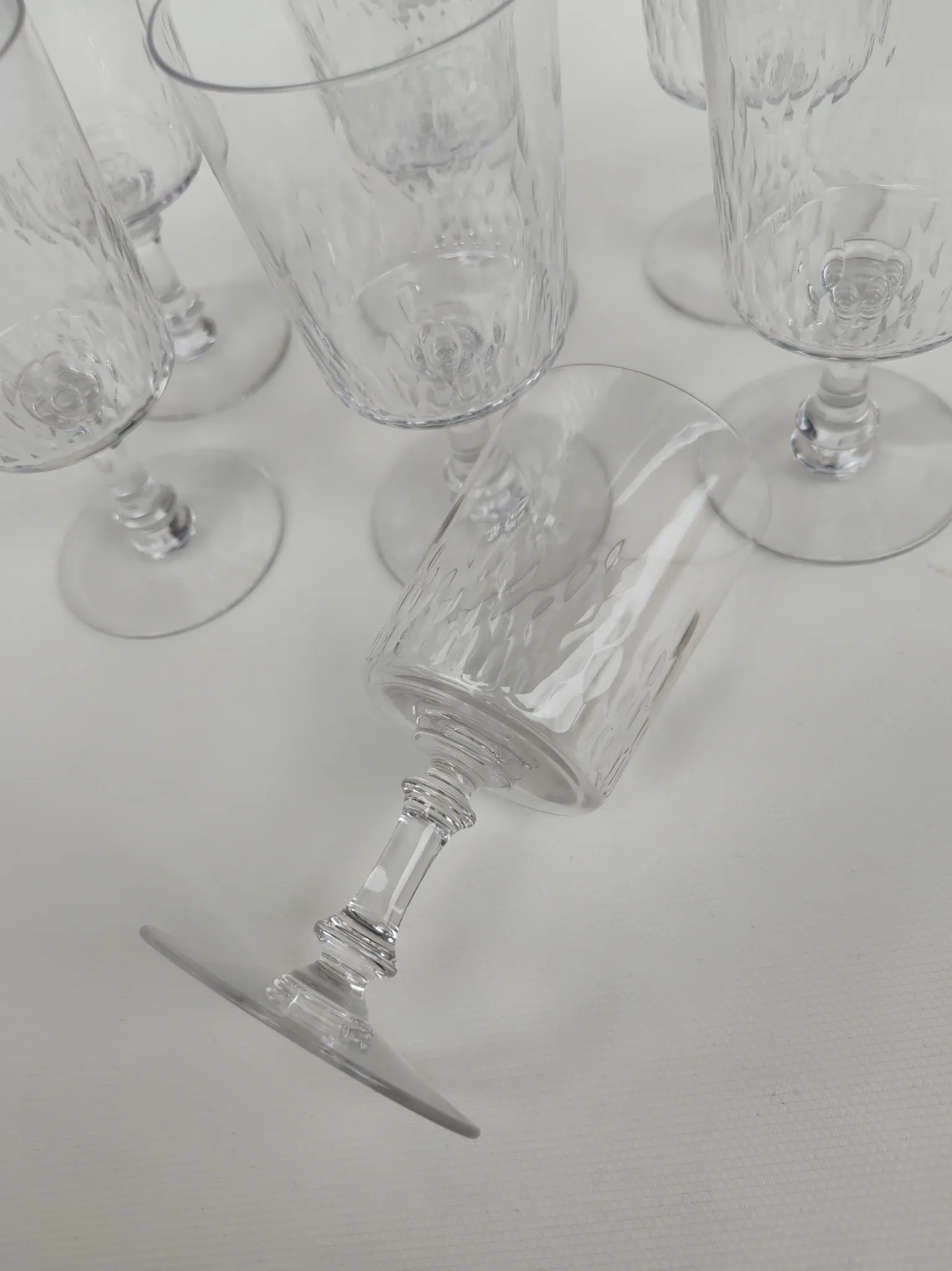 8 large crystal glasses from Baccarat, Champigny model.