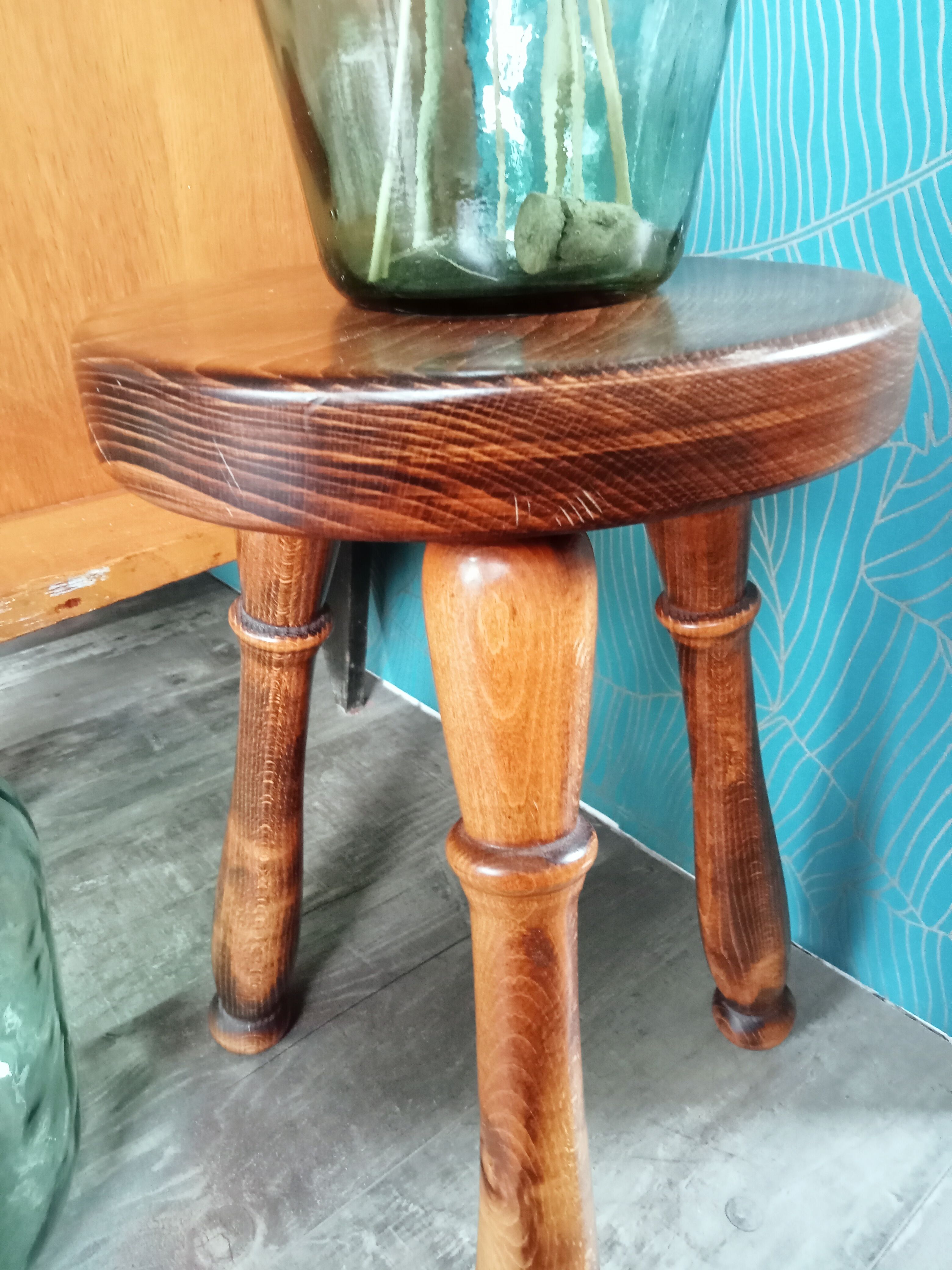 Tripod stool
