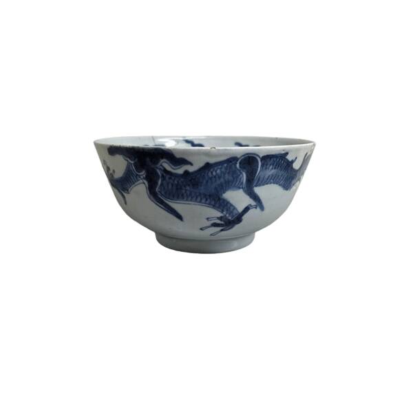 Chinese Porcelain Dragon Bowl Yongzheng, 1st half 18th century