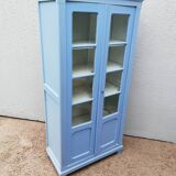 Small old showcase library