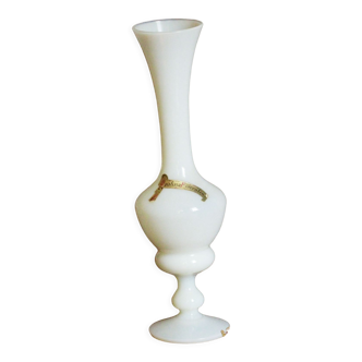 Vase en opaline blanc