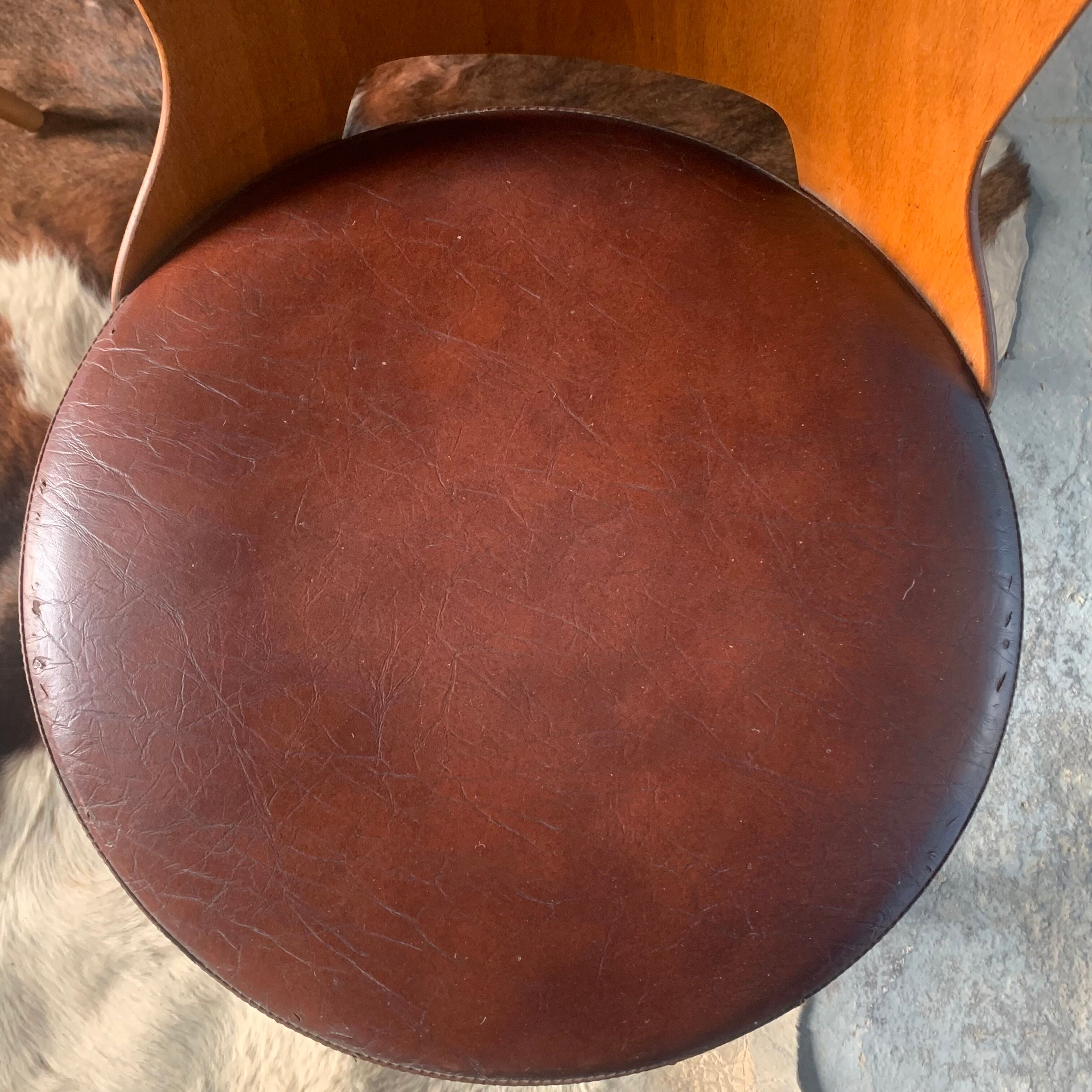 Pair of chairs baumann model Dove 60s