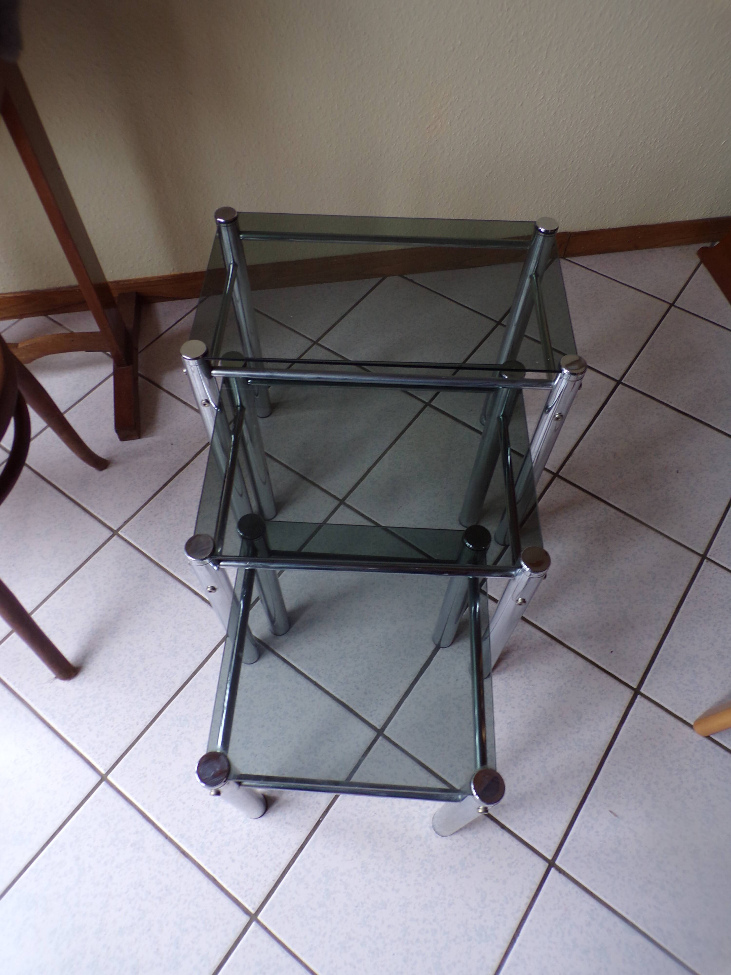Pull-out tables in glass and metal 80 years