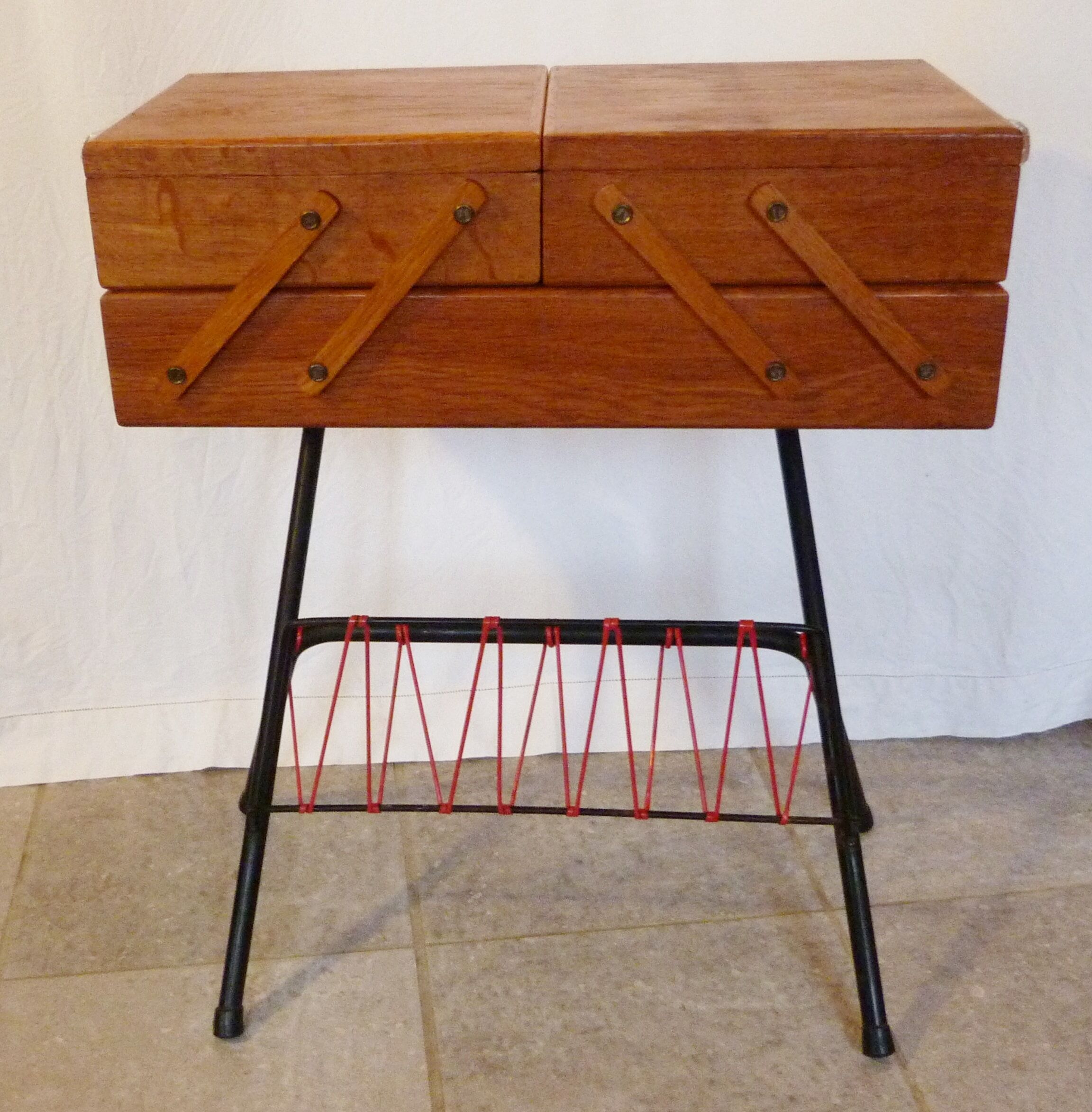 Scoubidou sewing basket