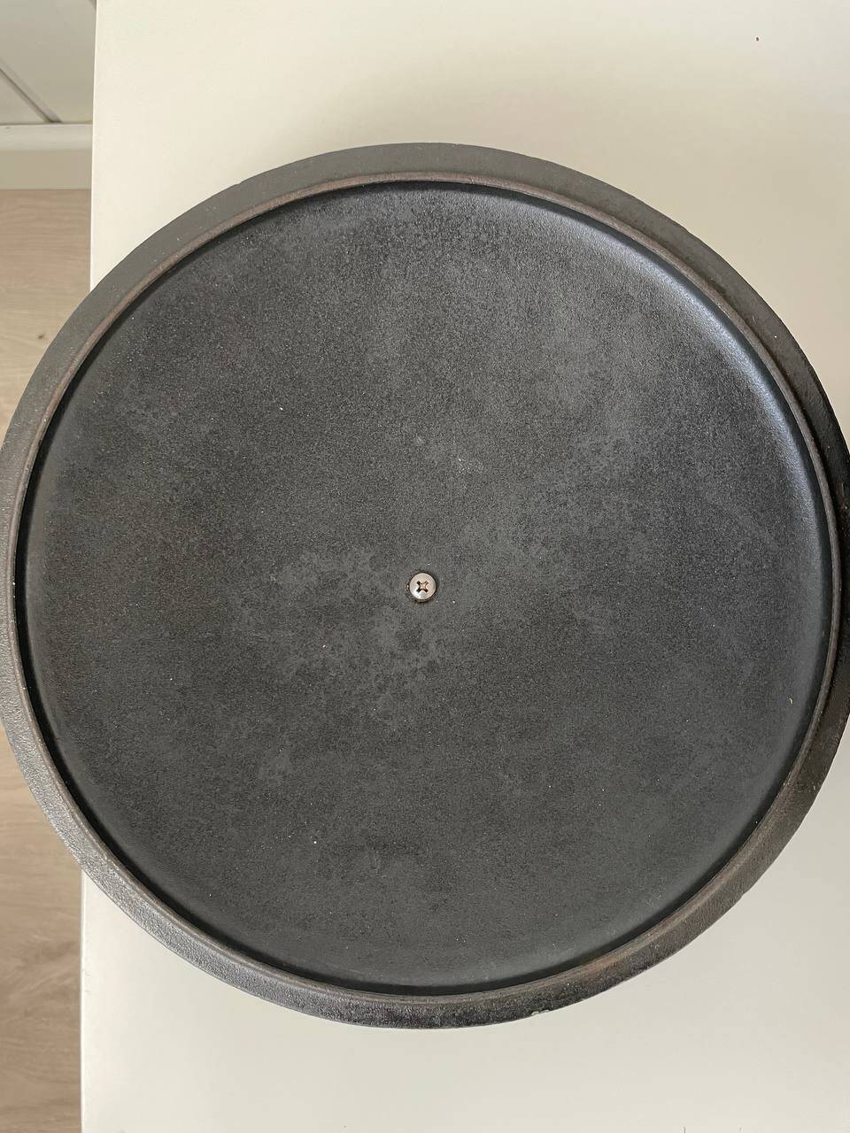 Round enameled cast iron casserole dish 26cm