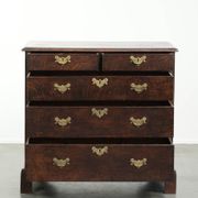Commode en chêne anglais antique de la fin du XVIIIe siècle.