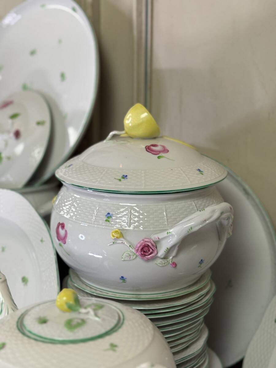 Large porcelain service, Tertia model, Herend, early 20th century, approximately 200 pieces