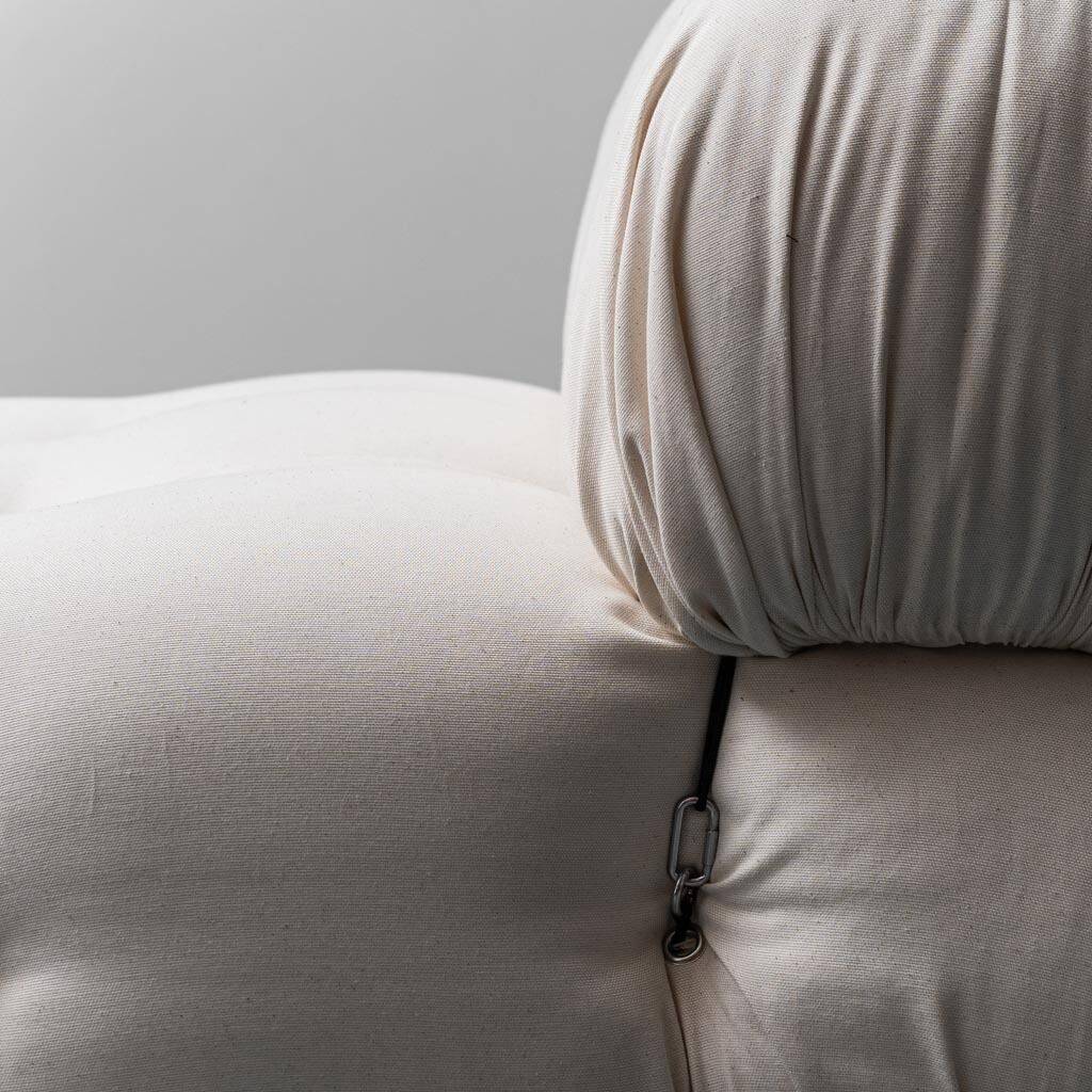 Camaleonda armchair in white cotton: retro-modern style from the 70s.